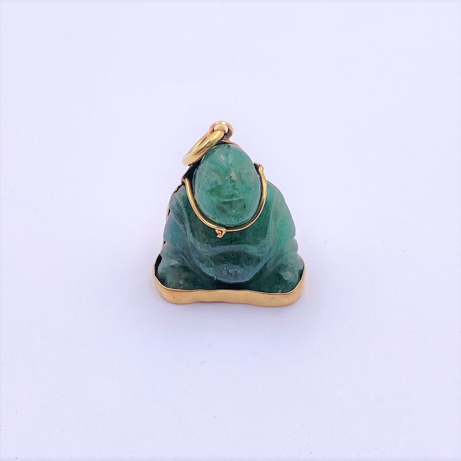 petit pendentif bouddha en or 10 K et jadéite 

PB 7.8 g

Frais acheteur pièces et lots en or : 9,6% TTC -  8% HT 