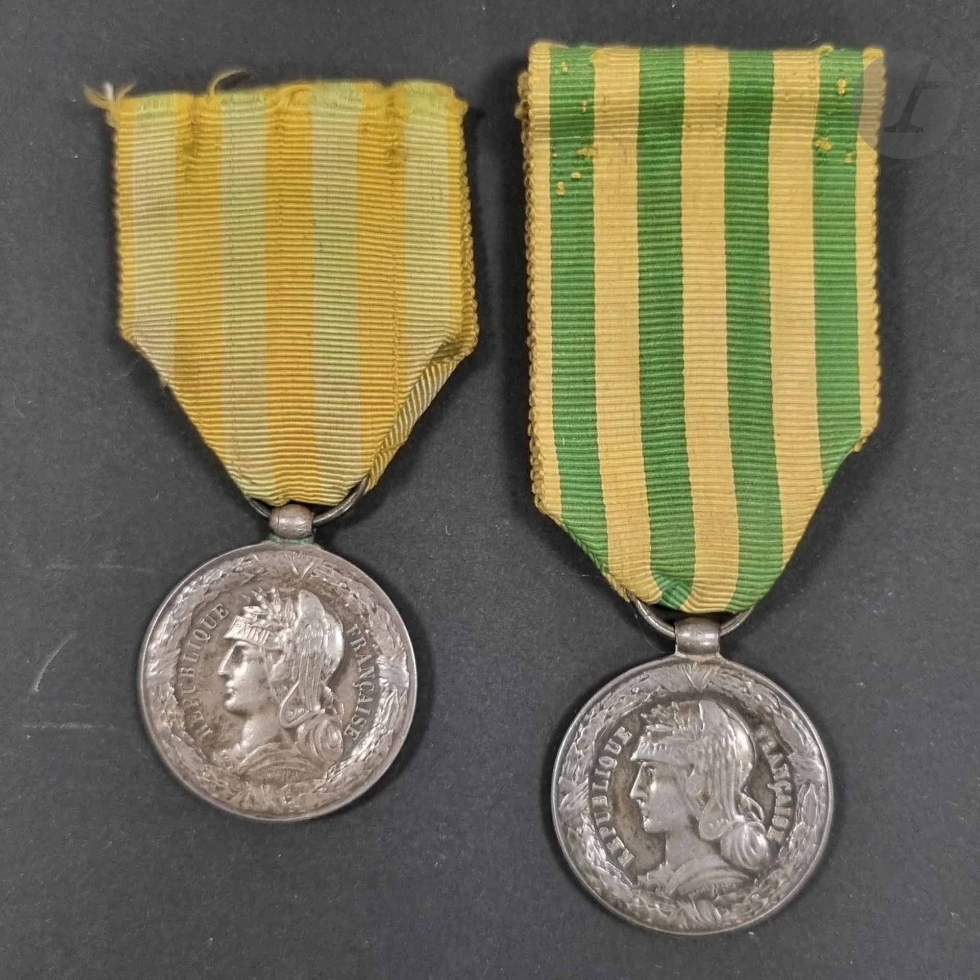 FRANCE 
TONKIN MEDAL (1885)
Two silver medals by Lemaire, models for the army and the navy:
- model of the army, with olive bélière. Hallmark of the Mint. 27 mm - Net weight : 15 g 
- model of the navy, with olive ram. Hallmark of the Mint. 29 mm - Net weight : 15 g
T.T.B.