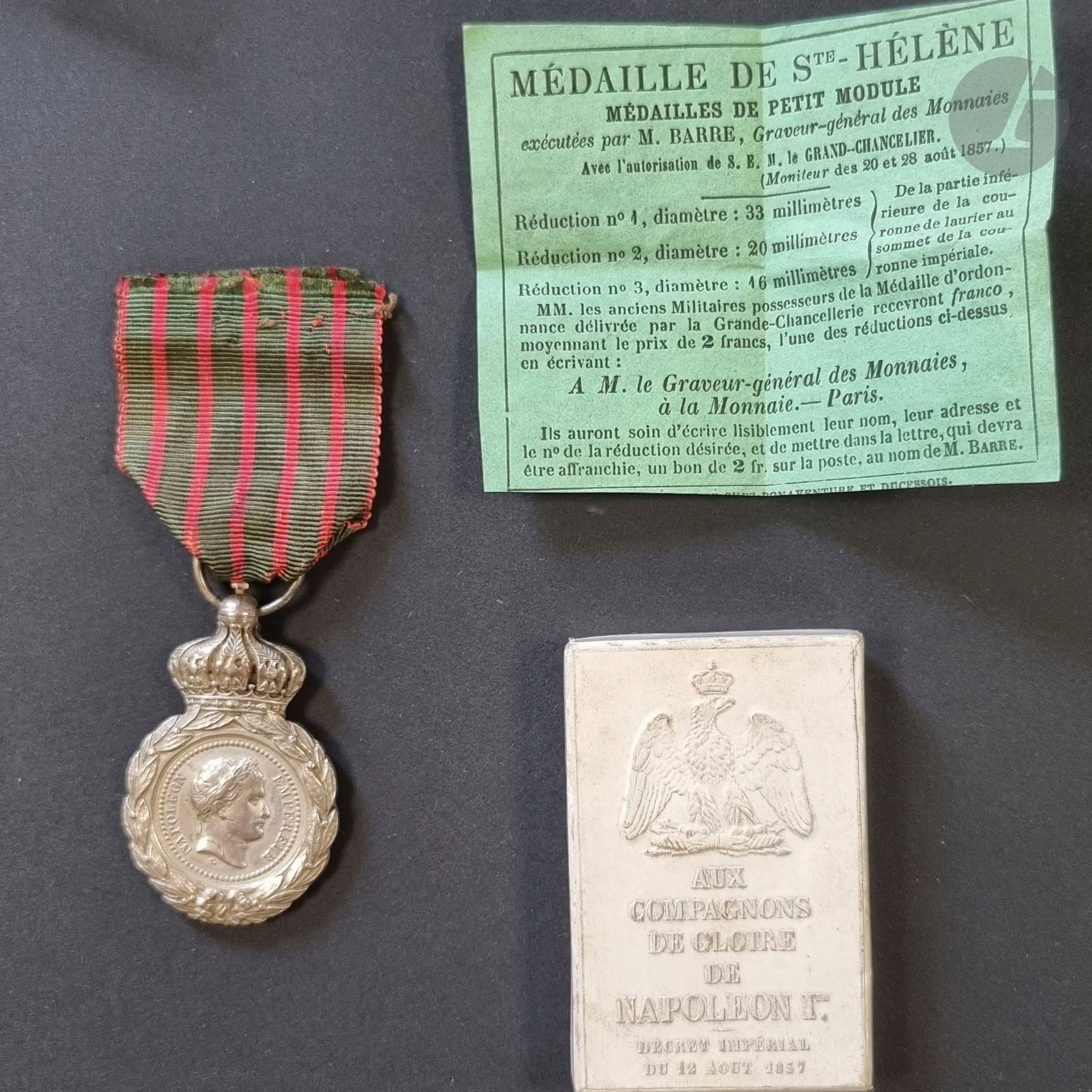 FRANCE 
MÉDAILLE DE SAINTE-HELENE.
Médaille en bronze argenté. Ruban d’origine. 
48 x 29 mm
Dans sa boîte d’origine en carton gaufré, avec son prospectus, marqué dans le couvercle à la plume 
« Médaille de Ste Hélène de l’Oncle Bagneris ».
T.T.B.

Historique : 
Deux Bagneris sont référencés : 
Jean Louis BAGNERIS, du 91e de ligne. 
Joseph BAGNERIS, du 46e de ligne, blessé 10 fois.