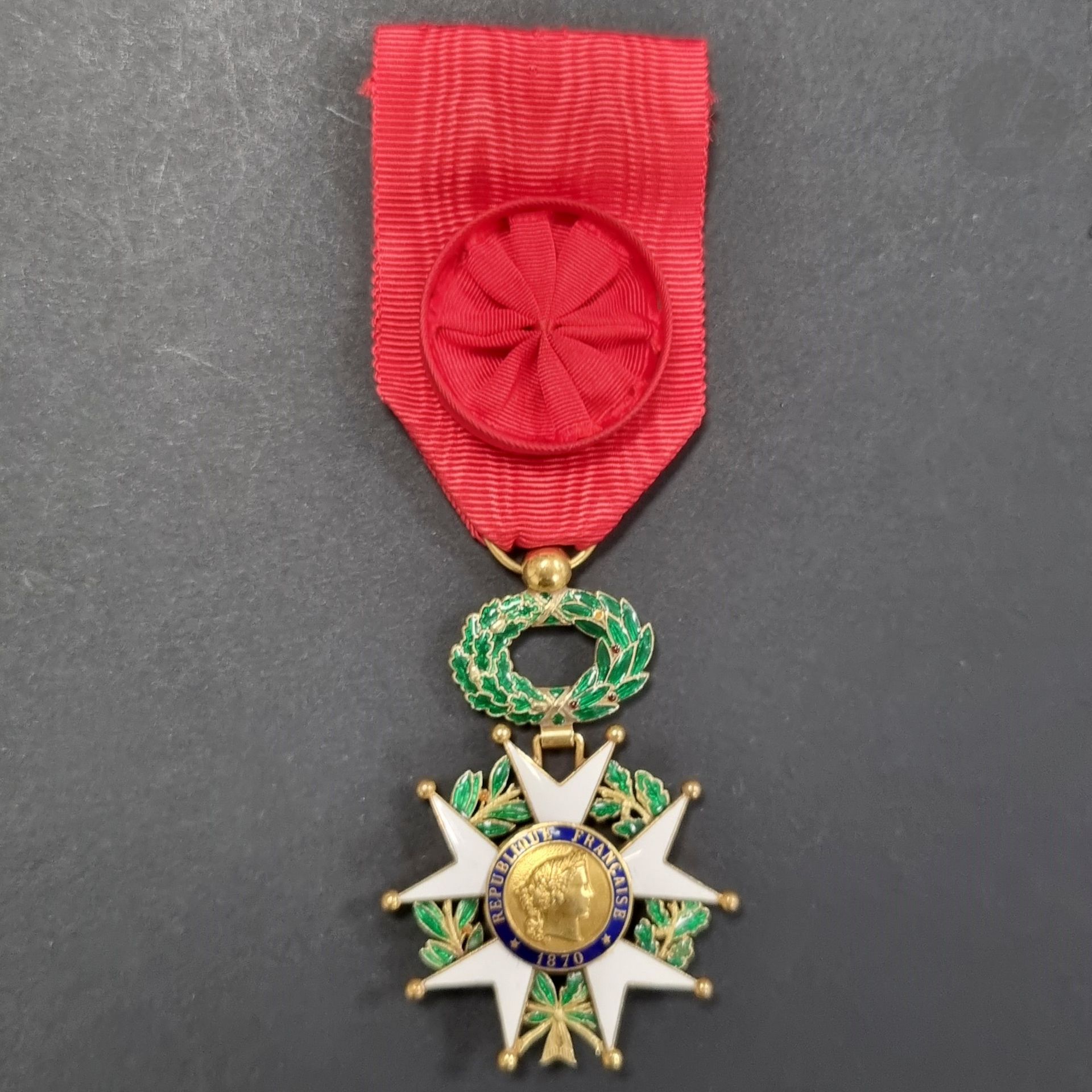 FRANCE
ORDER OF THE LEGION OF HONOR. 
Officer's star of the IIIth Republic period.
In gold and enamel, eagle head mark. Ribbon with rosette.
57 x 38 mm - Gross weight : 14 g
In a case from Arthus Bertrand.
T.T.B.