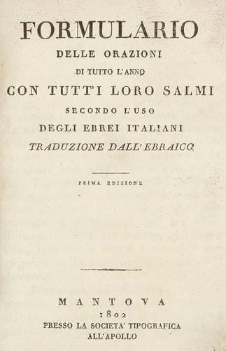 ITALIE - PRIÈRES Formulario delle orazioni di tutto l'anno con tutti loro salmi secondo l'uso degli ebrei italiani. Traduzione dall'ebraico. Prima edizione. Mantoue, societa tipografica all'Apollo, 1802, un vol. in-4, cart. mod. genre ancien, signature sur la page de garde «Isach Benedeto Levi», 1 f. n.c. de faux-titre, VIII pp. c. titre compris et 140/pp. c., 1 f. n.c. d'errata (exemplaire modeste, mouillure). Première édition de ce livre de prières peu commun, entièrement rédigé en italien, tout à fait comparable à l'édition en français du mahzor de Mardochée Venture édité en France en 1774 puis en 1807