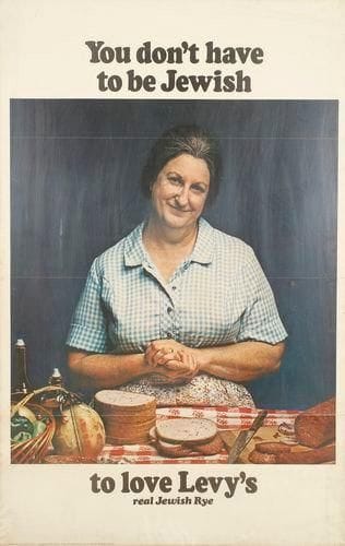 [AFFICHES PUBLICITAIRES] You don't have to be Jewish to love Levy's real Jewish Rye. New York, Henry S. Levy & Sons, 1967-1971. Affiches imprimées, couleurs légèrement passées. 115 x 73,5 cm (à vue) La Cuisinière, 1971