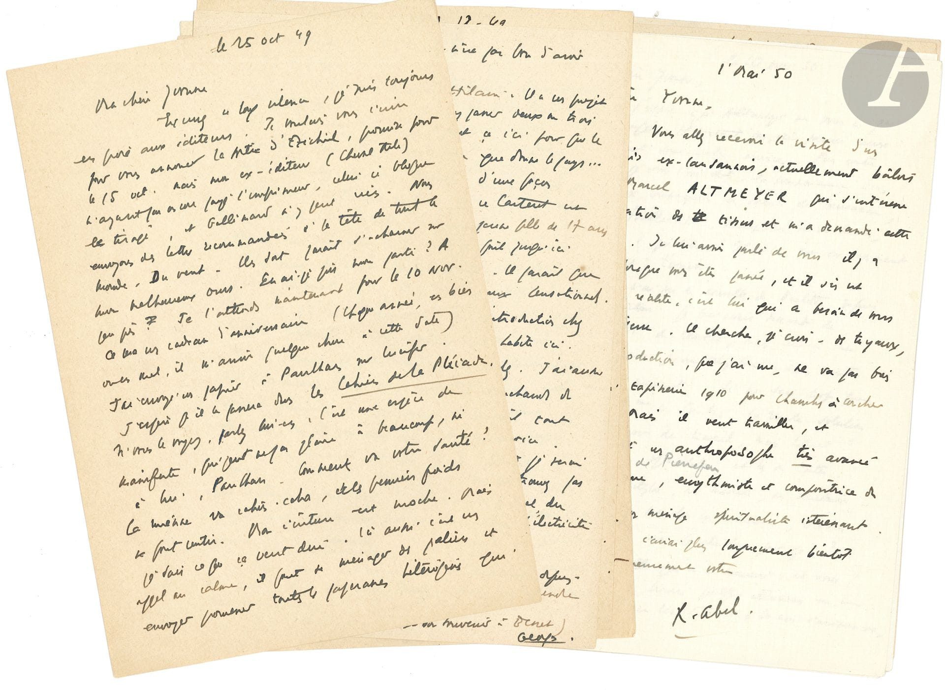 Raymond ABELLIO (1907-1986). 30 L.A.S., 1948-1965, à Yvonne JUILLET ; 48 pages in-8 ou in-4 (dont 3 dactyl. avec ajouts autogr., une incomplète du début).

Importante correspondance amicale, littéraire, philosophique et artistique. 
Yvonne JUILLET était peintre, et élève du peintre Léon Detroy ; elle était la nièce d’Albert Thibaudet, et amie de Jean Paulhan. La plus grande partie de cette correspondance date des années 1949 à 1951, alors qu’Abellio est en exil en Suisse. Les lettres sont souvent signées des initiales « R.A. » ou de son vrai prénom « Georges » (R. Abellio étant le pseudonyme de Georges Soulès). Il encourage Yvonne pour sa peinture. Il parle de sa vie en exil, de sa santé précaire, de ses ouvrages et de ses travaux sur la Bible, de ses lectures, de ses démarches pour pouvoir rentrer en France, etc. Tous deux partagent un intérêt pour les recherches ésotériques. Nous ne pouvons donner ici qu’un rapide aperçu de ces lettres, souvent longues.
9 et 11 octobre 1948, renseignements et adresses utiles pour l’activité artistique d’Yvonne Juillet ; il la recommande à un fabricant de textiles... 24.XII.1948. « Je travaille dur, poussant le + possible durant les heures libres. Je voudrais sortir avant 3 mois mon travail sur la Bible (le manuscrit s’entend, car les délais d’édition, hélas !...) Les Yeux d’E. [Les Yeux d’Ézéchiel sont ouverts] sont sous presse. […] tous les beaux projets que j’avais faits pour devenir un éminent esthéticien sont tombés à l’eau » ; il parle des Jardin, « tellement gentils »… 7 mars 1949, au sujet du livre de Georges Hilaire, Les Lauriers inutiles, « sur l’esthétique ou plutôt sur “une politique des beaux-arts”. […] C’est une sorte de tour d’horizon, complet et raisonnable, de ce que devrait faire la France en ce moment ». Paulhan lit le manuscrit… 15 octobre 1949. La sortie d’Ézéchiel est retardée... « J’ai envoyé un papier à Paulhan sur Lucifer. J’espère qu’il le passera dans les Cahiers de la Pléiade. […] C’est une espèce de manifeste, qui peut ne pas plaire à beaucoup, ni à lui, Paulhan. […] il faut se ménager des paliers et envoyer promener toutes les paperasses hétérogènes qui encombrent la table. Ce n’est pas bon d’avoir trop de projets. […] Rencontré ici une jeune fille de 17 ans qui se lance dans votre job : elle a fait jusqu’ici spontanément de la peinture abstraite. Il paraît que Coco Chanel lui a donné des tuyaux sensationnels. Voulez-vous (si vous ne l’avez déjà) une introduction chez ladite Chanel ? Son meilleur ami habite ici et me donnera ça pour vous […] Je n’ai pas le mal du pays, mais je voudrais bien un bain dans l’électricité parisienne, sans parisiens. […] Je n’ai rien lu d’intéressant depuis trois mois, sauf Merleau-Ponty que je vais reprendre dans quelque temps »… 3 juillet 1950. « J’ai été obligé depuis six mois à un travail intérieur assez dur […] J’en suis au moment où en moi tout s’organise autour du problème de la femme, parce que c’est sans doute le plus important […] la plus grande exigence, touchant ici, comme partout, à la plus grande fidélité, on ne peut avancer qu’en décidant fortement de ne plus rien accepter que du côté de l’Absolu. […] Je travaille à la Fosse de Babel. Ce sera long »… 30 mai 1951. « Solitude pesante, oui. Mais cohabitation pesante aussi. Nous sommes déjà des nomades. Les nouveaux Israëlites, c’est nous, et on le verra bien quand nos temples seront détruits, du Point du Jour à Charenton »… 27 juin. « Je lis des bouquins de métaphysique. […] Kierkegaard, Heidegger, Jaspers etc. avant de revenir à SPINOZA, qui va redevenir un très grand homme, le seul moraliste profond de l’Occident. […] J’ai fait depuis 3 mois une expérience décevante dans le Bouddhisme. Non, ce n’est pas pour moi. Même le Zen que je crois comprendre (intellectuellement) ne m’accroche pas corps et âme »... Etc.