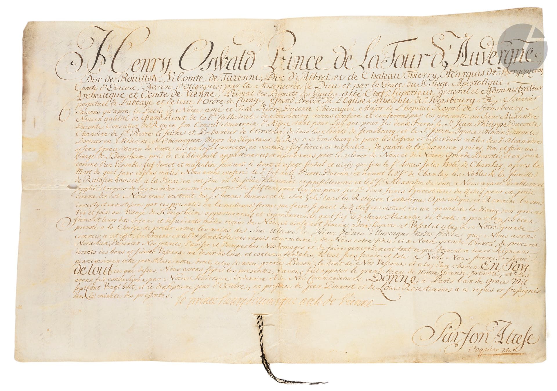 Henri-Oswald de LA TOUR D’AUVERGNE (1671-1747) prélat, archevêque de Vienne et cardinal. P.S., Paris 17 octobre 1728 ; vélin in-plano avec reste de cordon.

En qualité de « Grand Prévot et chanoine de l’église cathédrale de Strasbourg », il investit les enfants de Pierre Duconte, chirurgien major de l’hôpital royal de Strasbourg, décédé, du « fief direct et masculin » d’un « quart de la dixme en grains, vin et foin au village de Königsheim », près de Sélestat… Au verso, Frédéric-Constantin, prince de La Tour d’Auvergne signe le certificat de prestation de serment par Alexandre Duconte.