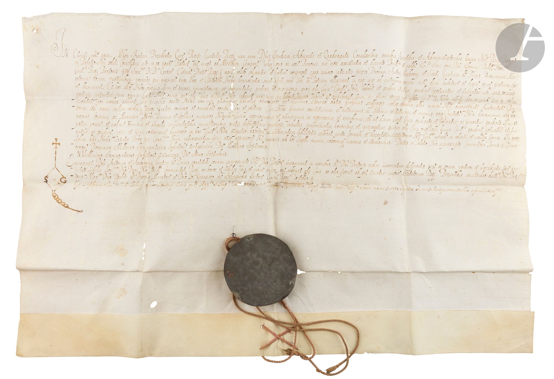 ITALY. Charter, Reggio Emilia September 12, 1600; broadsheet parchment (30 x 50 cm, small holes), seal of the city of Reggio hanging on a cord, in red wax in its metal box; in Italian.

Privilege of citizenship granted to brothers Antonio, Ambrosio and Santi De Prinis, merchants originally from Verona, by the City Council and municipal authorities of Reggio. Manual seal.