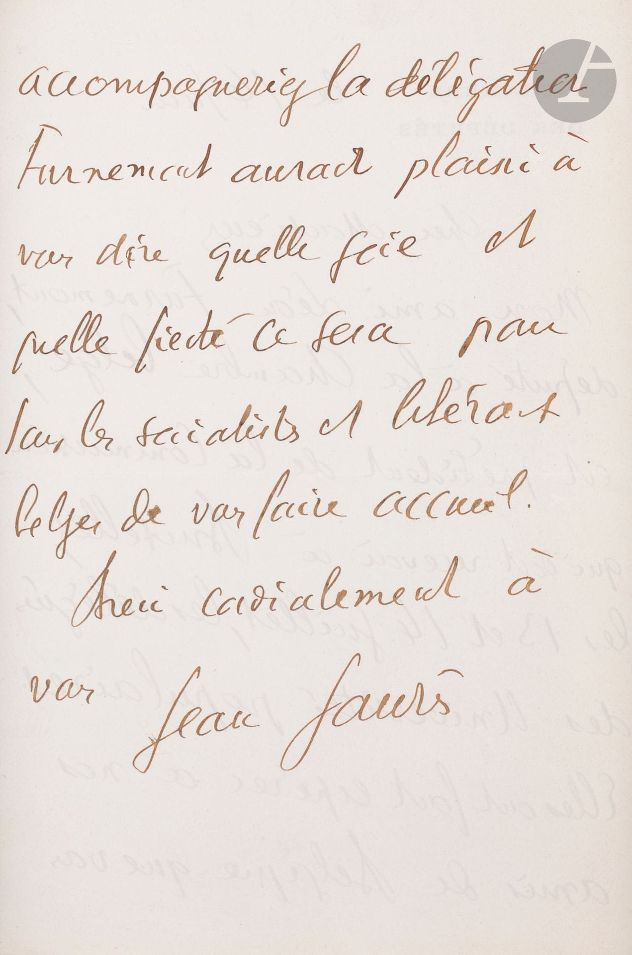 Jean JAURÈS (1859-1914). 2 L.A.S., [1904 et s.d., à Anatole France] ; 2 pages in-8 à en-tête Chambre des Députés, et 1 page in-12, carte pneumatique avec adresse au dos (encadrées). 
On joint un imprimé, Jean Jaurès par Anatole France, 26 mars 1919 (2 pages in-fol. sous verre)

14 juin, à propos d’un voyage officiel en Belgique. Son ami le député belge Léon Furnemont est « Président de la commission qui doit recevoir à Bruxelles, les 13 et 14 juillet, les délégués des Universités populaires ». Ces dernières « ont fait espérer à nos amis de Belgique que vous accompagneriez la délégation. Furnemont aurait plaisir à vous dire quelle joie et quelle fierté ce sera pour tous les socialistes et libéraux belges de vous faire accueil »….
[3 février 1904]. Il s’excuse de ne pas l’avoir averti du report de leur réunion à mardi prochain : « J’en suis désolé et vous fais mille excuses auxquelles je joins une fois encore ma vive reconnaissance du concours que vous nous prêtez. C’est un grand honneur pour moi […] et une grande joie »…
On joint un imprimé, Jean Jaurès par Anatole France, 26 mars 1919 (2 pages in-fol. sous verre), beau texte d’hommage publié dans l’Humanité du 26 mars 1919.