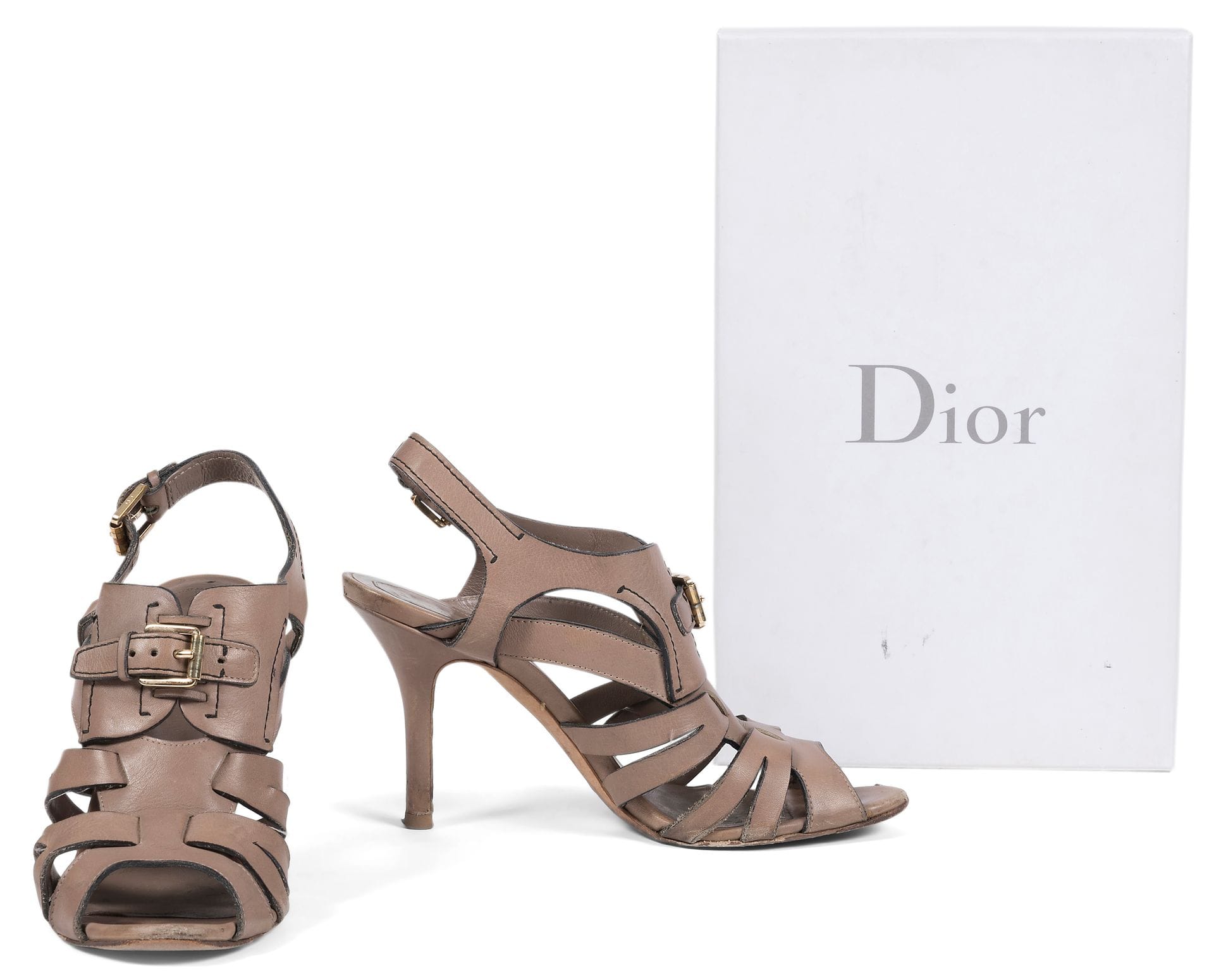 Christian DIOR
Paire de sandales à talons en cuir taupe, T.37,5 indiquée, boîte (traces d'usage)