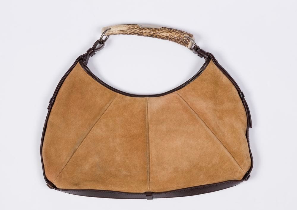 Yves SAINT LAURENT Rive Gauche
Mombasa bag in beige suede calf and brown leather, horn handle 42 x 21 x 3 cm (soiled)