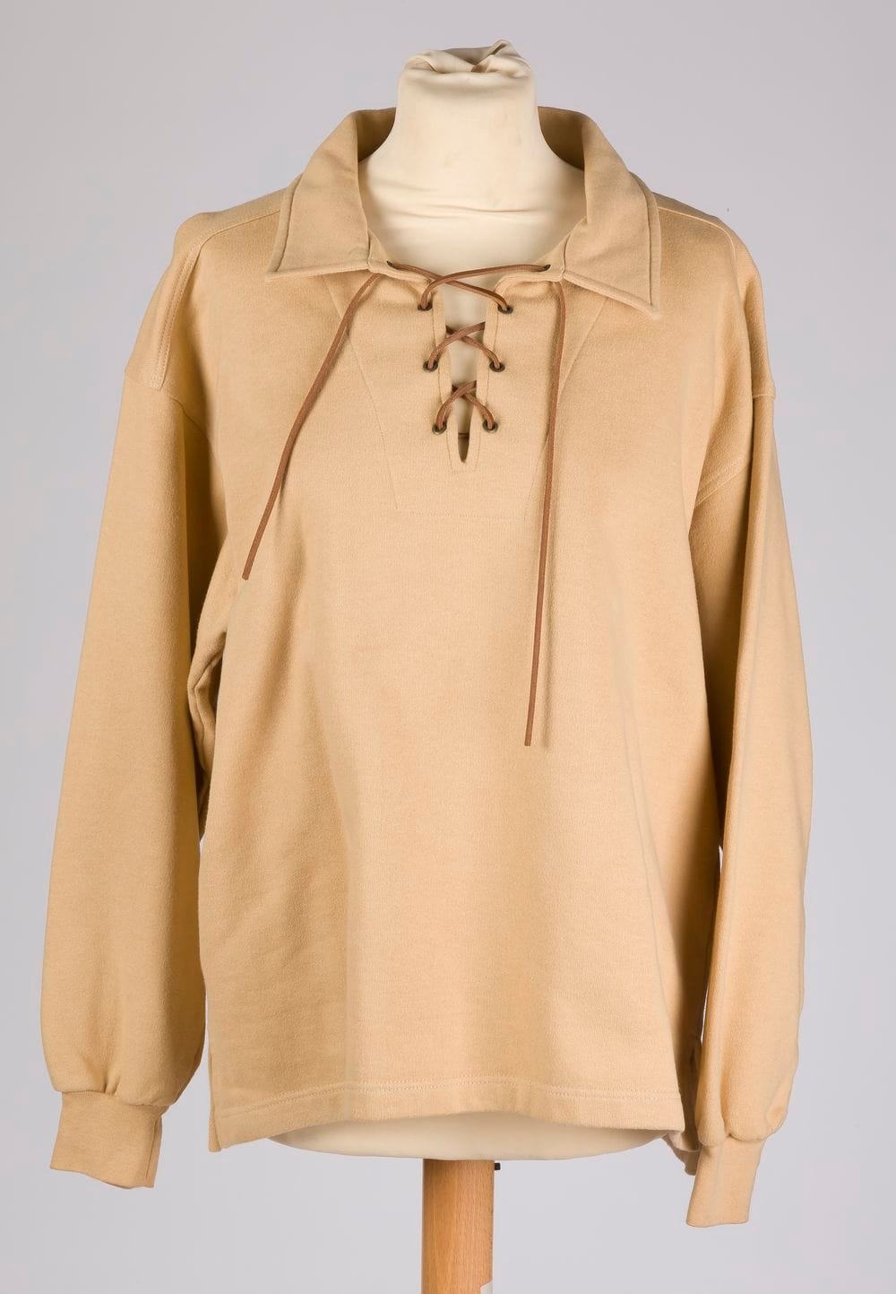 Christian DIOR
Tunique en coton beige, laçage en cuir naturel façon saharienne, T.L indiquée