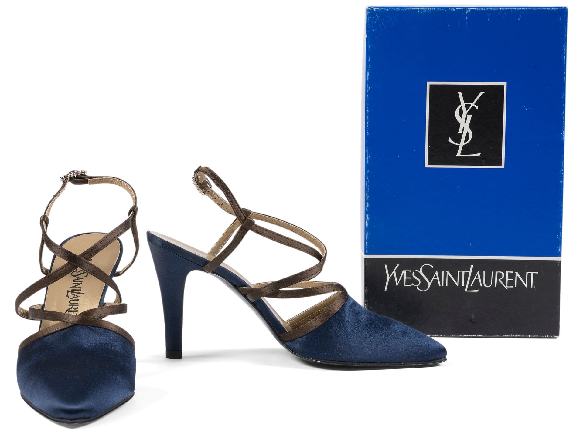 Yves SAINT LAURENT
Paire d'escarpins en satin bleu et marron, T.7,5 indiquée, boîte (très légères traces d'usage)