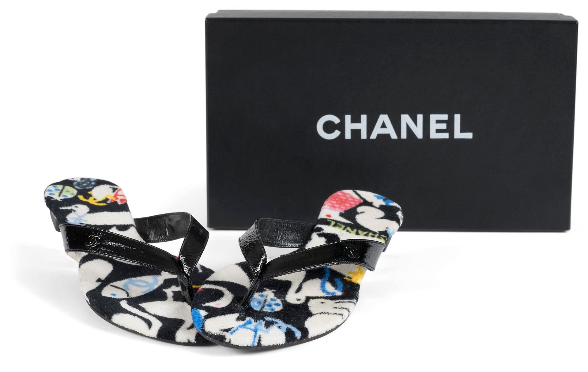CHANEL
Pair of black patent leather and sponge flip-flops, S.37 shown, boxed
