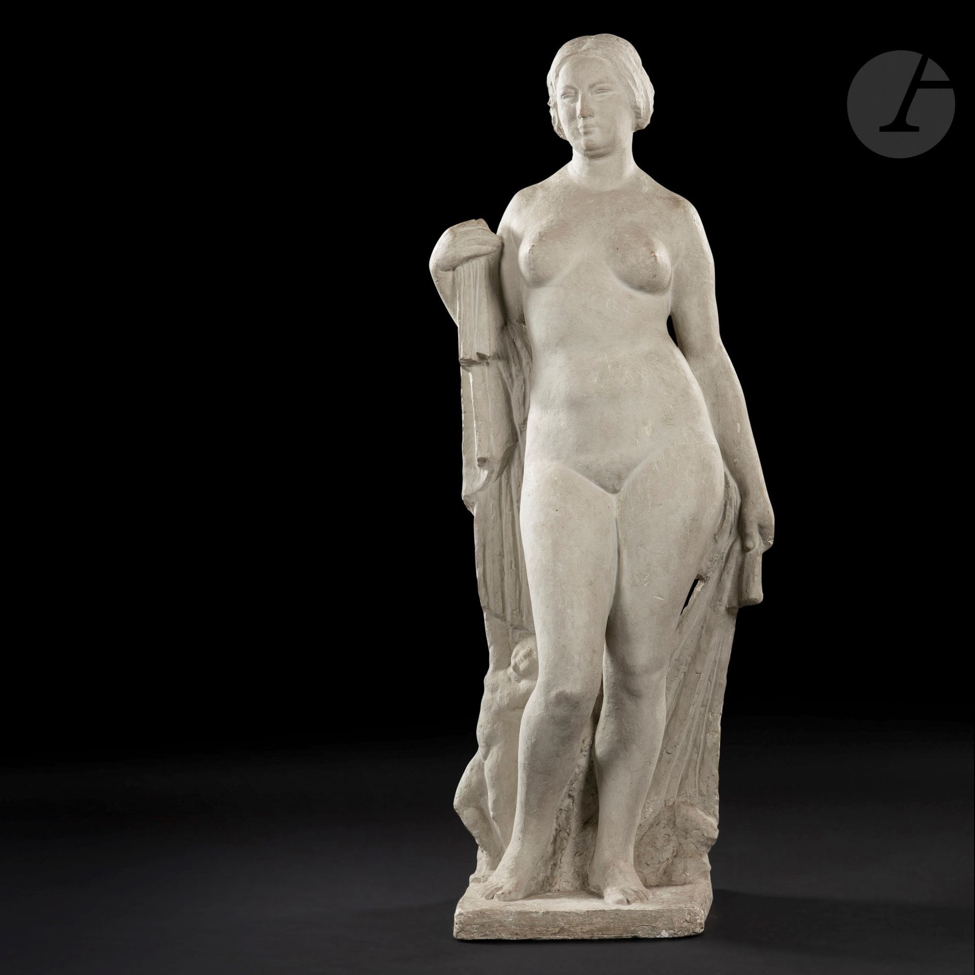 Raoul LAMOURDEDIEU (1877-1953)
Fécondité, vers 1929
Sculpture.
Épreuve en plâtre peint.
Signée Raoul LAMOURDEDIEU sur la terrasse.
Hauteur : 175 cm
Expert : Emmanuel Eyraud

Expositions et œuvres en rapport : 
- Salon des Tuileries, Paris, 1928 - Une sculpture similaire, en marbre, présentée lors de cette manifestation. 
- Salon des Tuileries, Paris, 1929 - Une sculpture similaire, en pierre, présentée lors de cette manifestation. 
- Salon d’Automne, Paris, 1937 - Une variante de notre sculpture, en bois, présentée lors de cette manifestation. 
- Sculpture en taille directe en France de 1900 à 1950 – Fondation de Coubertin, Saint-Rémy-lès-Chevreuse, du 15 septembre au 13 novembre 1988. Une variante de notre sculpture, en bois, présentée lors de cette manifestation. 

Bibliographie et œuvres en rapport : 
- Catalogue du Salon des Tuileries, Paris, 1928 – Notre œuvre à rapprocher de la sculpture en marbre, référencée sous le numéro 1653 du catalogue, page 82. 
- Catalogue du Salon des Tuileries, Paris, 1929 - Notre œuvre à rapprocher de la sculpture en pierre, référencée sous le numéro 751 du catalogue, page 51. 
- Catalogue du Salon d’Automne, Paris, 1937 - Notre œuvre à rapprocher de la sculpture en bois, référencée sous le numéro 1838 du catalogue, page 246. 
- Raoul Lamourdedieu, sculpteur-statuaire in Club français de la médaille – N° 74-75 du 1er trimestre 1982. Notre œuvre à rapprocher de la sculpture en bois reproduite page 77.  
- Patrick Elliott – Sculpture en taille directe en France de 1900 à 1950 – Catalogue de l’exposition organisée à la Fondation de Coubertin, Saint-Rémy-lès-Chevreuse (15 septembre – 13 novembre 1988). Éditions de la Fondation de Coubertin, Saint-Rémy-lès-Chevreuse, 1988. Notre œuvre à rapprocher de la sculpture en bois reproduite au sein du catalogue, non paginé.

Célèbre bien au-delà de nos frontières, le sculpteur et médailleur Raoul Lamourdedieu fut un véritable maître de la taille directe. Alors élève à l’École des Beaux-Arts de Bordeaux, il se forma très vite à cette technique lors de son apprentissage chez un sculpteur sur bois – matériau qu’il chérira tout au long de sa carrière. Grâce à un prix, il put intégrer l’École des Beaux-Arts de Paris en 1897, avant d’y devenir professeur de taille et de mise au point à partir de 1930. Aux Beaux-Arts, il fréquenta tour à tour les ateliers d’Alexandre Falguière (1831-1900) et d’Alexandre Charpentier (1856-1909), lequel lui transmettra son goût pour la création de médailles. Toujours élève, il participa à la création de sculptures pour le Grand Palais en 1900 aux côtés de Paul Landowski (1875-1961) et de François-Léon Sicard (1862-1934) puis, en 1925, il créa deux bas-reliefs pour la Pergola de la Douce France – groupe avec lequel il exposera à plusieurs reprises. Membre de la Société Nationale des Beaux-Arts et du Salon d’Automne, il participa à de nombreuses expositions avant de commencer à enseigner son art. Une grande partie de son œuvre fut consacrée à l’art monumental, notamment différents monuments aux morts et des fontaines, comme celle de la Porte d’Auteuil. Son œuvre nous est donc avant tout connue par ses sculptures ornant de multiples espaces publics à travers la France. En outre, il créa, à l’instar des sculpteurs de l’époque, des médailles ainsi que de nombreux nus féminins. Dans ses premières œuvres, on décèle une certaine influence d’Auguste Rodin (1840-1917) , elle disparaîtra dès les années 1920, au profit d’une proximité avec les œuvres d’Antoine Bourdelle (1861-1929), avant d’évoluer, dans les années 1930, vers un classicisme dépouillé proche de l’art épuré d’Aristide Maillol (1861-1944). Mais, traitant de thèmes et de matériaux multiples, de surcroît dans des dimensions extrêmement variées, c’est tout particulièrement la richesse et la qualité de sa sculpture qui nous frappent. Créant des bas-reliefs figurant des scènes historiques, des figures mythologiques ou religieuses, ainsi que des bustes de petite taille ou des médailles, la puissance de l’imagination créatrice et la pluridisciplinarité de ce maître de la taille directe sont incontestables. En sculpture, il aborda tous types de matériaux, en particulier le bois – appréciant les essences de cerisier, de noyer et particulièrement d’acajou. Il s’essaya également au travail du ciment et du bronze, réservant ce dernier uniquement à la réalisation de petits sujets et de bustes. La pierre restera toutefois son matériau de prédilection et, utilisant les innombrables types de pierre que pouvait offrir le territoire français, il s’en servit dans son art monumental, ainsi que pour traduire la sensualité plastique de ses nus féminins. Il n’était pas partisan du modelage – encore moins sans mise au point – et préférait travailler directement la pierre à l’aide de ses ciseaux, sans modèle préalable. Il théorisa d’ailleurs son étude de l’art de la taille dans un traité publié en 1941, intitulé Traité de la sculpture taillée.