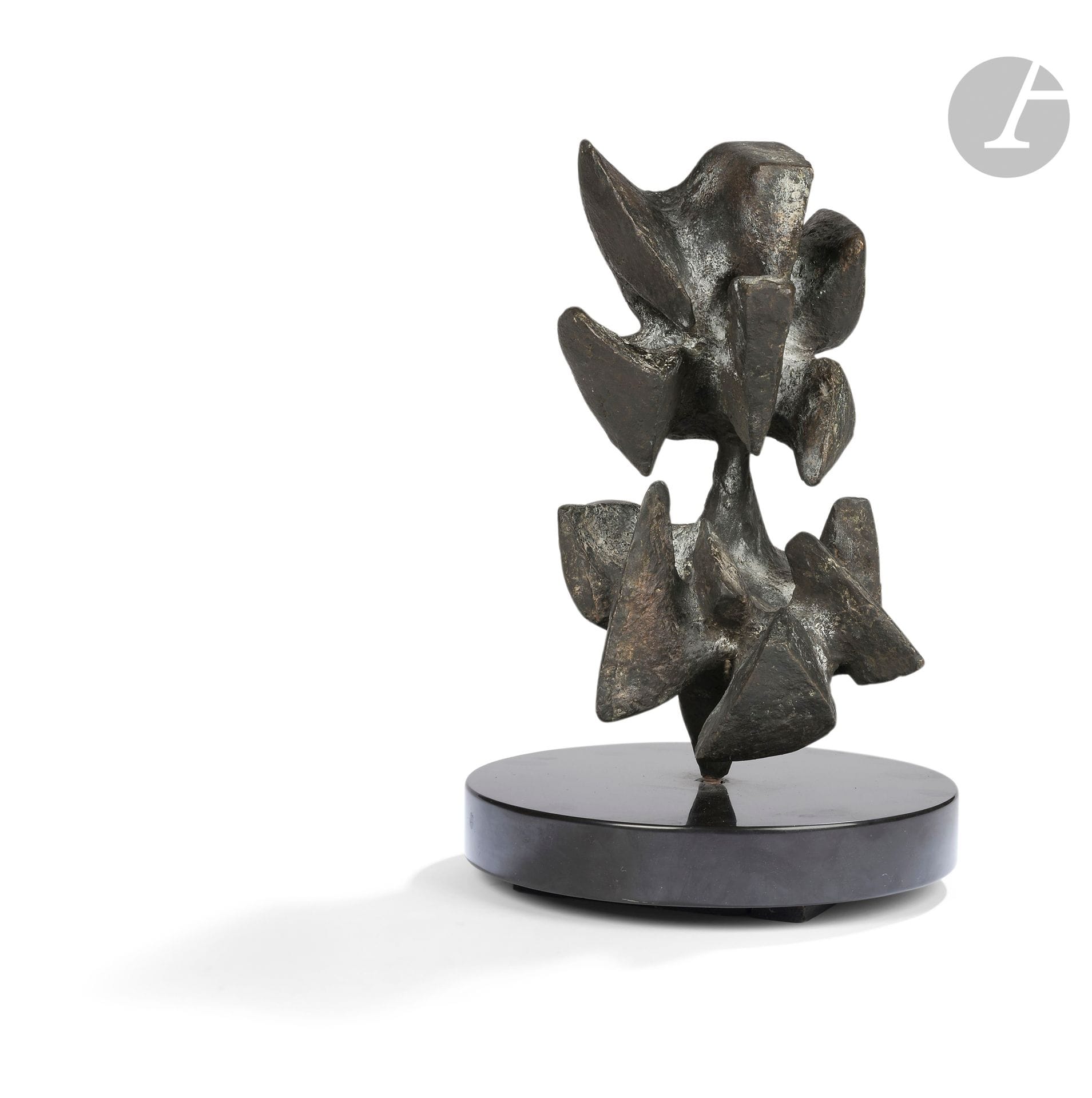 Alicia PENALBA (1918-1982)
Étincelle n° 2, 1957-58
Épreuve en bronze à patine brune.
Signée et annotée « Epr Art. ».
Cachet du fondeur Valsuani.
Éditions à 6 exemplaires et 1 épreuve d’artiste.
Socle en Noir de Mazy.
35 x 22 x 18 cm

Nous remercions Monsieur Richard Oudenhuysen, Penalba Research Center, pour les informations qu’il nous a transmises.