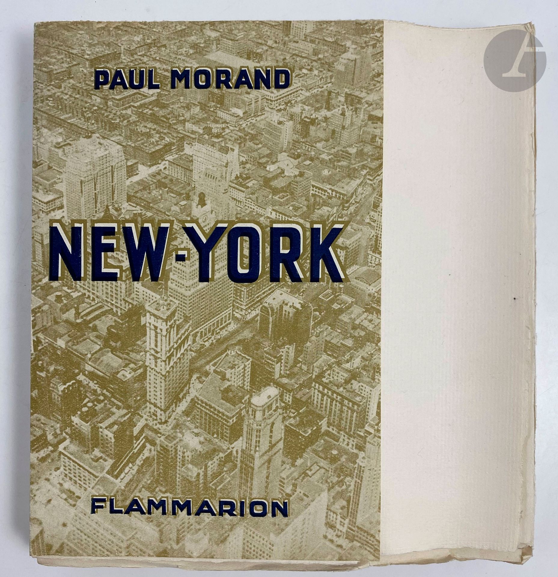 MORAND (Paul).
New York.
Paris : Flammarion, [1930]. — In-12, broché, non rogné, chemise à dos de maroquin brun et étui postérieurs.

Édition originale.

UN DES 150 EXEMPLAIRES NUMÉROTÉS SUR PAPIER DE HOLLANDE, second papier après 50 exemplaires sur japon.

Exemplaire parfaitement conservé, à toutes marges.