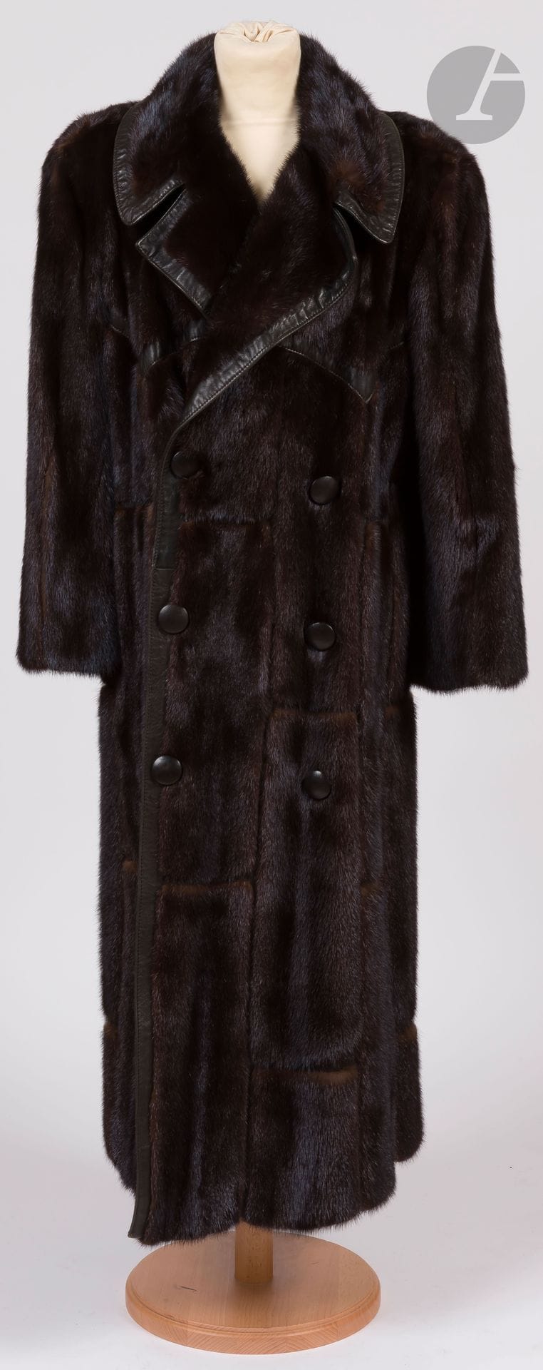 Christine DIOR Boutique Fourrure, 1980s
 Long coat in brown mink and brown leather