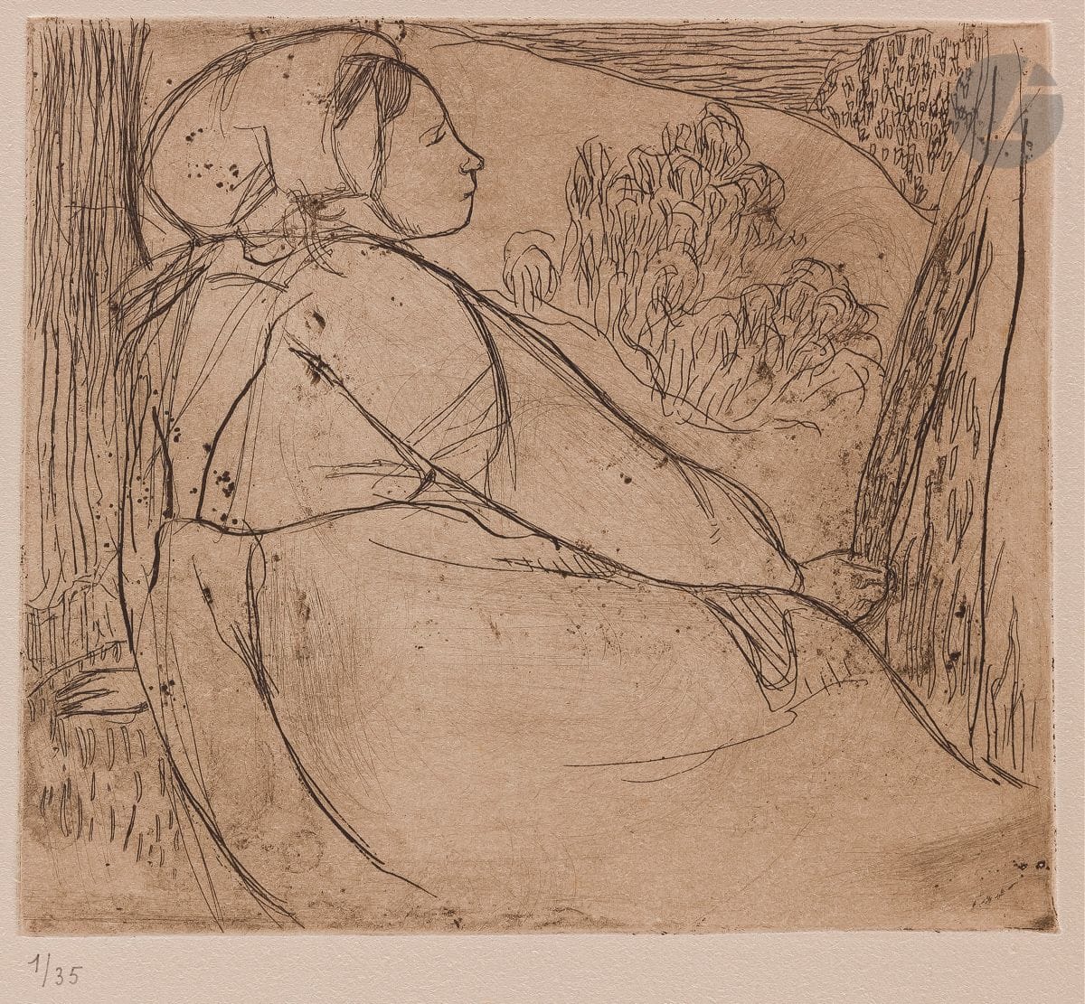 Armand Seguin (1869-1903) 
Jeune paysanne assise, de profil. 1893-1894. Eau-forte. 190 x 167. Field, Strauss et Wagstaff 51. Très belle épreuve tirée en brun bistré sur vélin fort ivoire, numérotée au crayon, du retirage à 35 épreuves effectué pour M. Malingue vers 1960. Timbre A. S. vert pâle dans l’angle inférieur gauche (apposé à titre posthume). Fine trace de frottement en surface en marge gauche. Fin reste d’adhésif au bord droit du feuillet au centre. Toutes marges. Au verso, timbre de la vente Boutaric / Sérusier (Ader-Picard-Tajan) des 19 et 20 juin 1984. Timbre R. T.