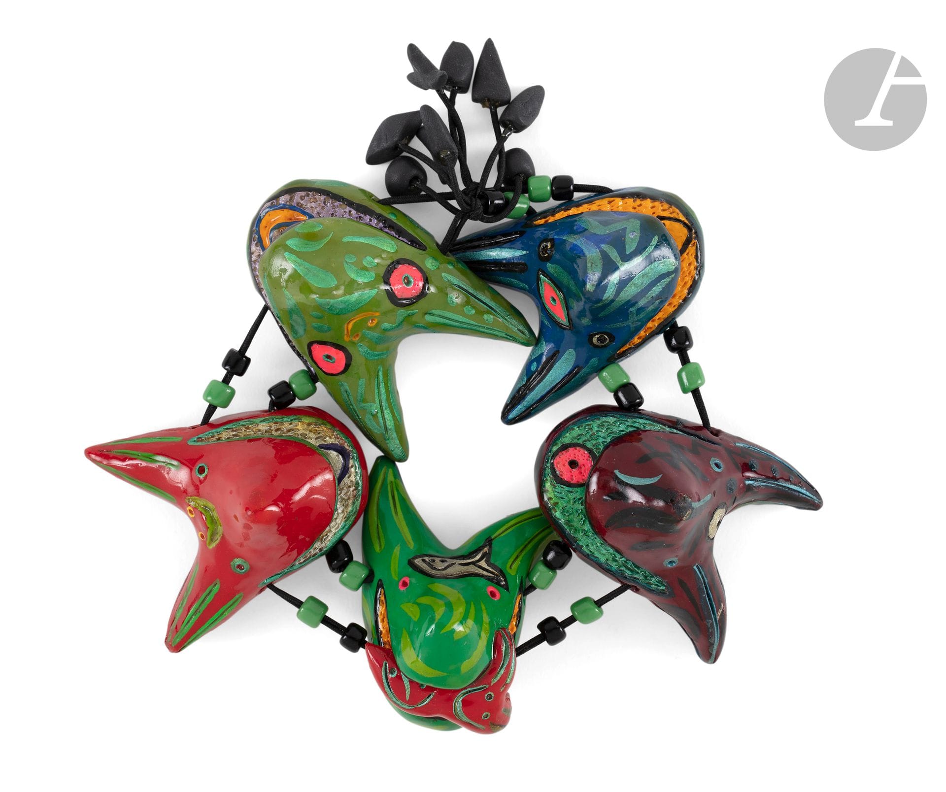 Federica MATTA (née en 1965)
Têtes d’animaux fantastiques
Bracelet formé de 4 têtes de loups stylisés en résine polychrome sur cordon élastique.
Signé au revers.
6 x 4 cm chaque motif
