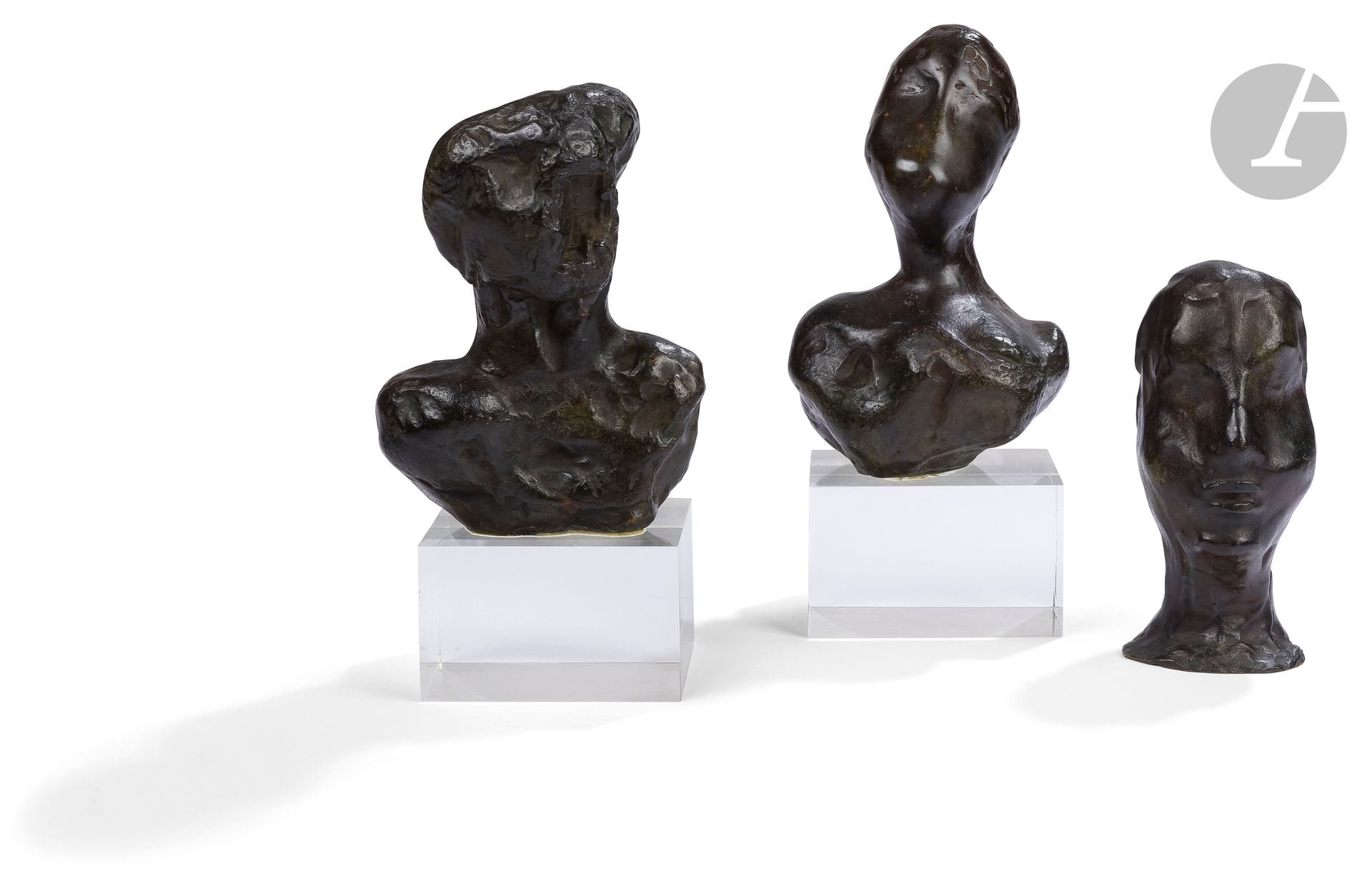 Henri-Paul DERYCKE (1928-1998)
Bustes et tête de femme
3 épreuves en bronze à patine brune.
Monogrammée " HD " et numérotée " 0/8 " sur chacune.
Marque du fondeur " Susse Fondeur Paris " sur chacune.
Hauteur : 18 cm - 19,5 cm - 17 cm
