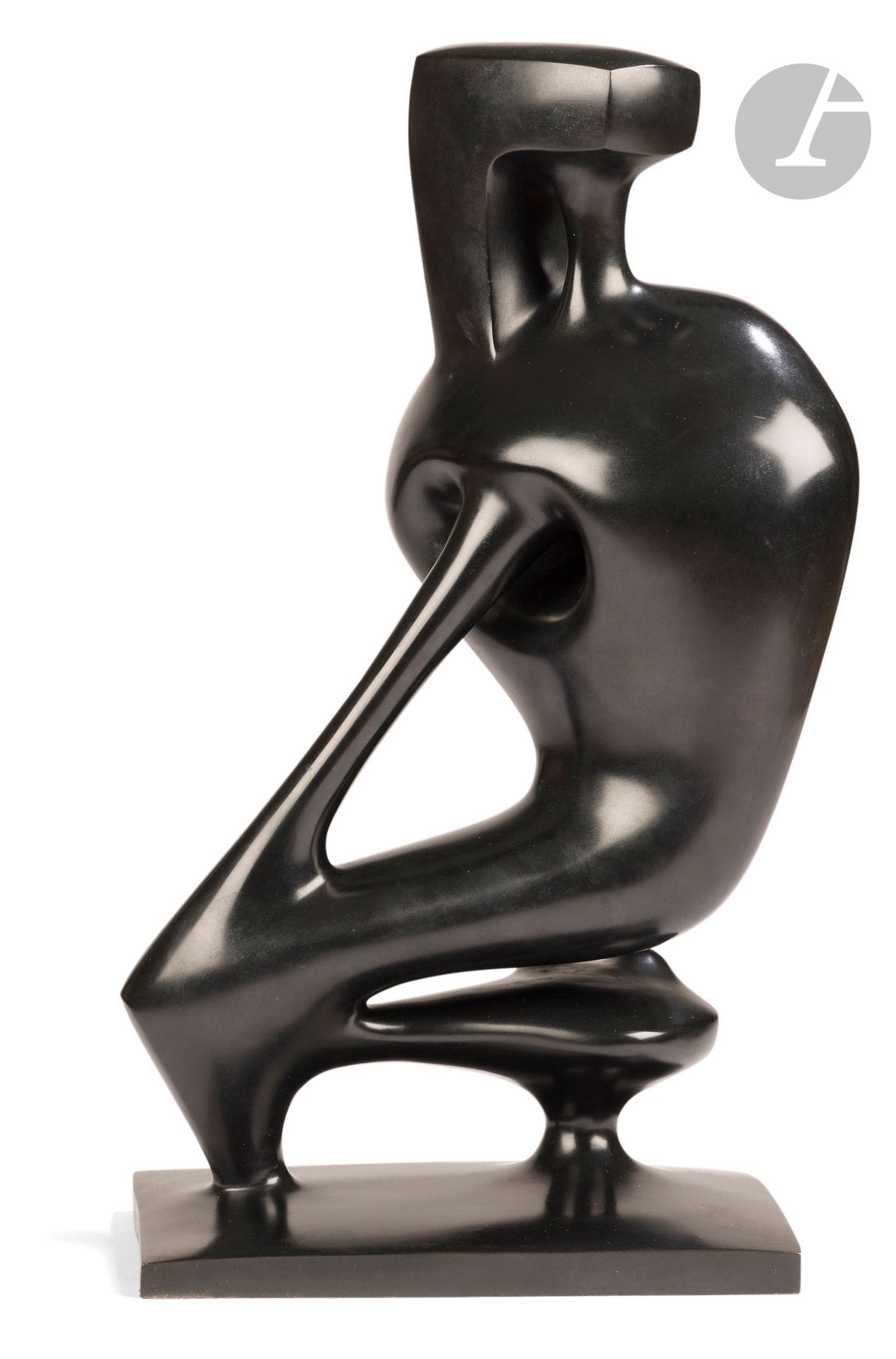 Agustín CÁRDENAS [cubain] (1927-2001)
Presqu’assise, 1988
Épreuve en bronze à patine noire.
Signée et numérotée «2/8» à la base.
Cachet du fondeur «Fonderia M» (Mariani).
Hauteur : 42,5 cm

Expositions : 
- Agustín Cárdenas, JGM Galerie, Paris, 15 mai - 15 juin 2003, catalogue, un exemplaire en bronze similaire reproduit, non paginé.
- Agustín Cárdenas, Galerie Mitterrand, Paris, 7 septembre - 3 novembre 2018, catalogue, un exemplaire en bronze similaire reproduit, non paginé.