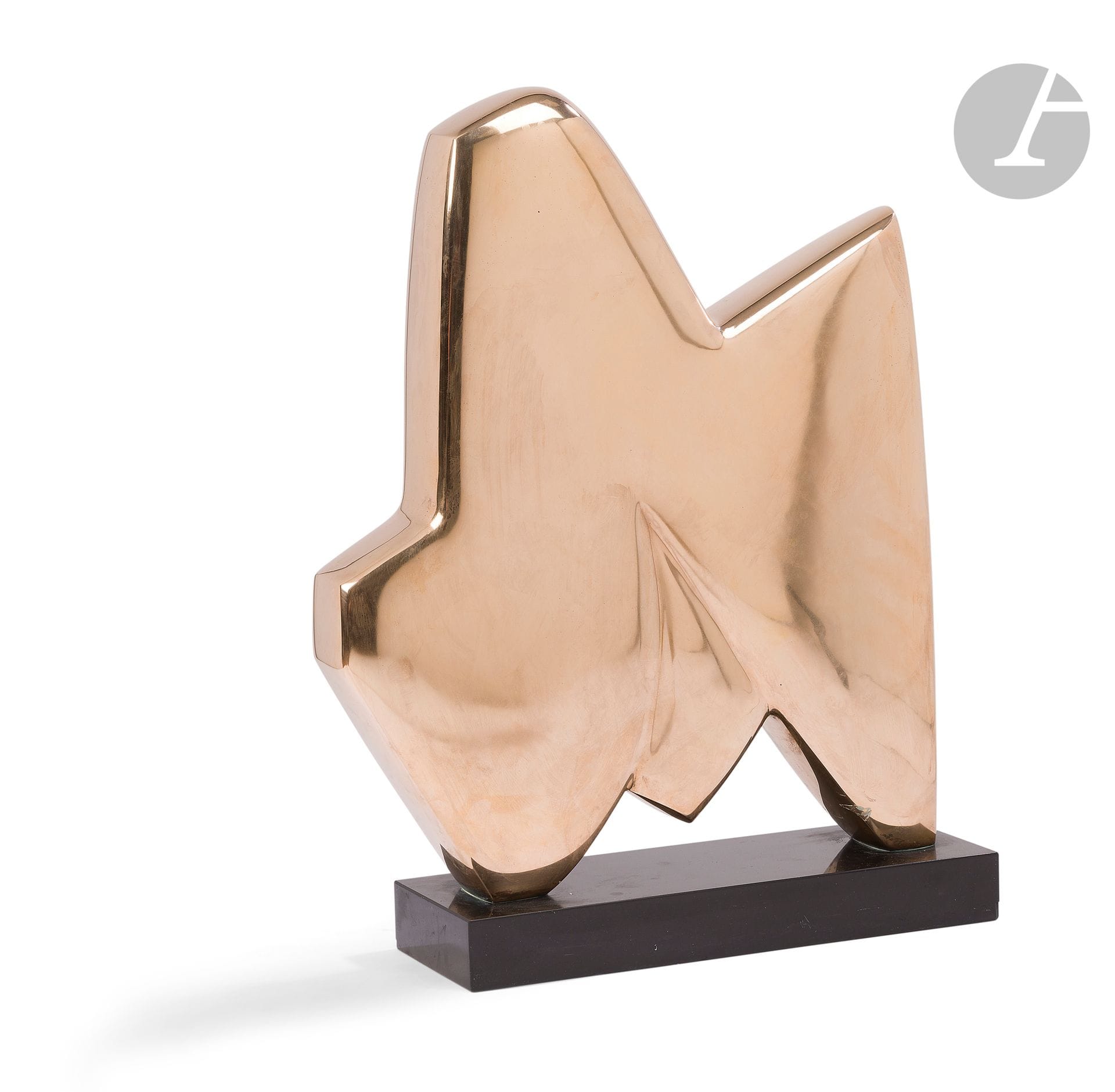 Émile GILIOLI (1911-1977)
Pont Fantastique, 1960
Épreuve en bronze poli.
Signée et numérotée «1/6».
Base en marbre noir (petits éclats sur la base).
51 x 42 x 12,5 cm (au total)

Œuvre en rapport: 
Pont Fantastique, 1960, marbre blanc, 52 cm, reproduit in Gilioli, Galerie Veranneman, Bruxelles, 7 - 29 mai 1971.