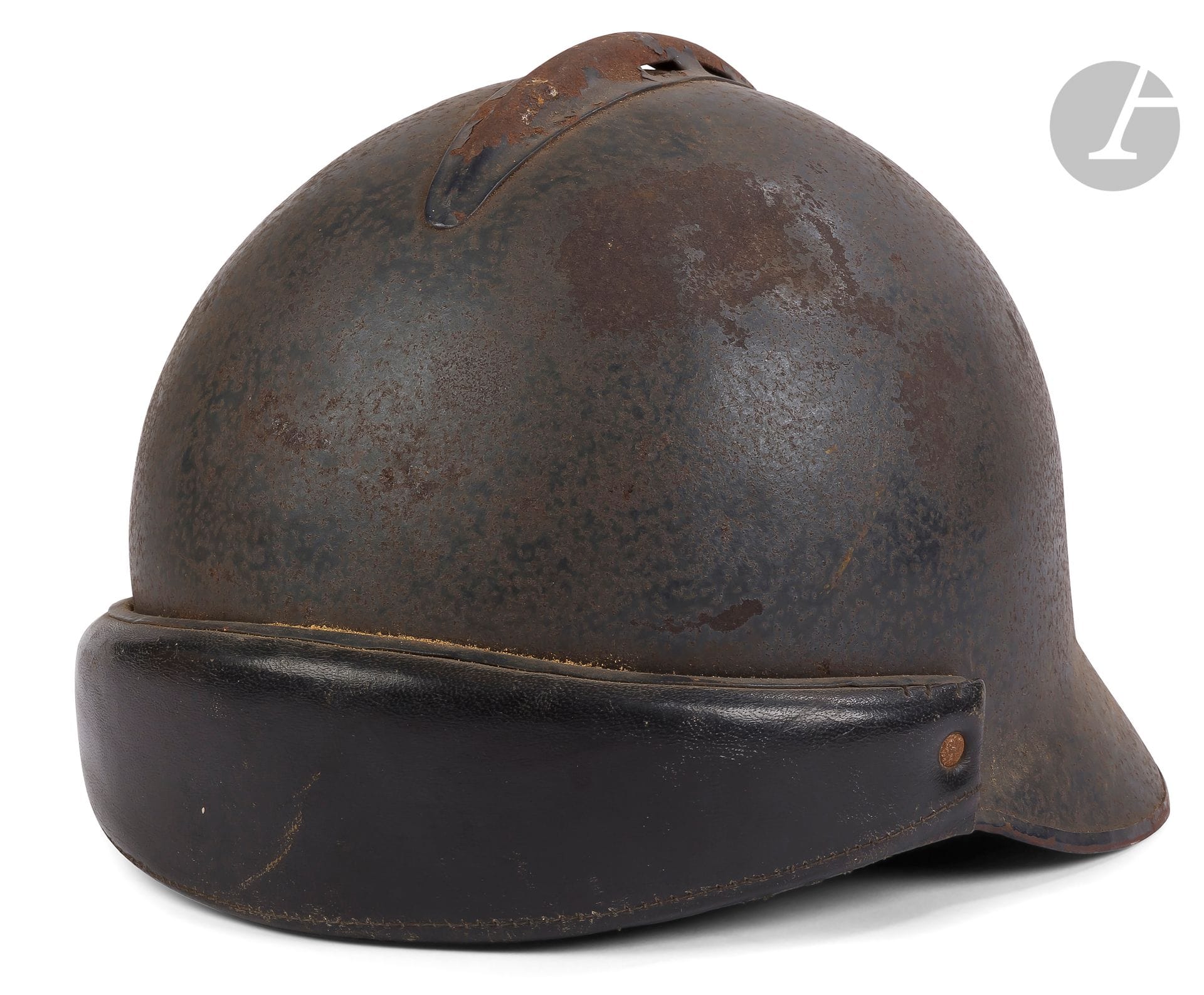 FRANCE 
French helmet, 1945 model. 
Iron gray blue painted shell. 
Black leather-covered bead. 
Canvas and leather liner. 
Dated 1951 and from the manufacturer "FRANCK MODELE 1945 A FRANCE AUBERVILLIERS". 
A.B.E. (Oxydations).