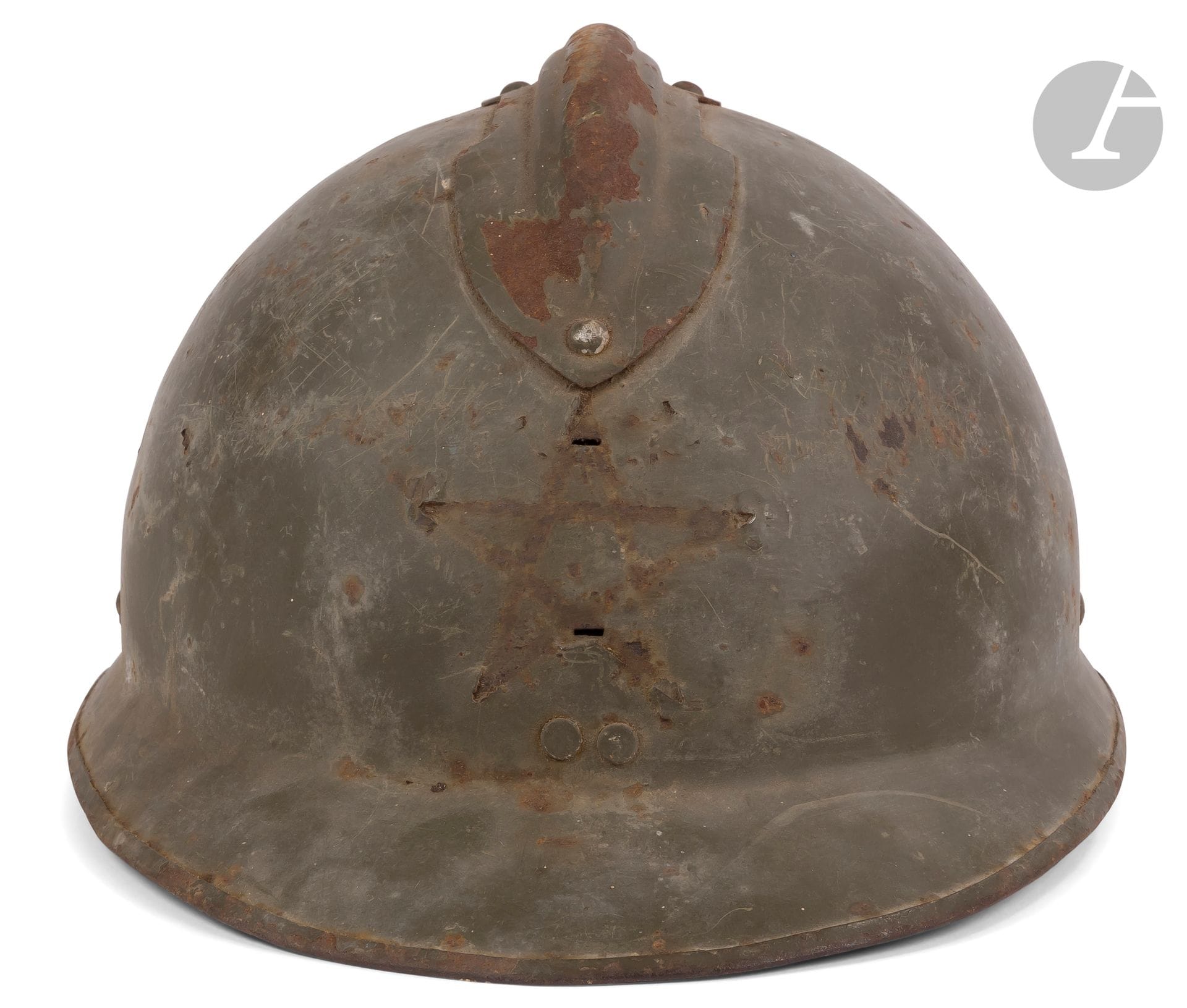 FRANCE 
Adrian helmet model 1926 attributed to the Army of Africa.
Khaki painted shell. Traces of a Cherifian cross insignia (missing). Remains of brown leather cap. Chinstrap. 
E.M. (Oxidation).