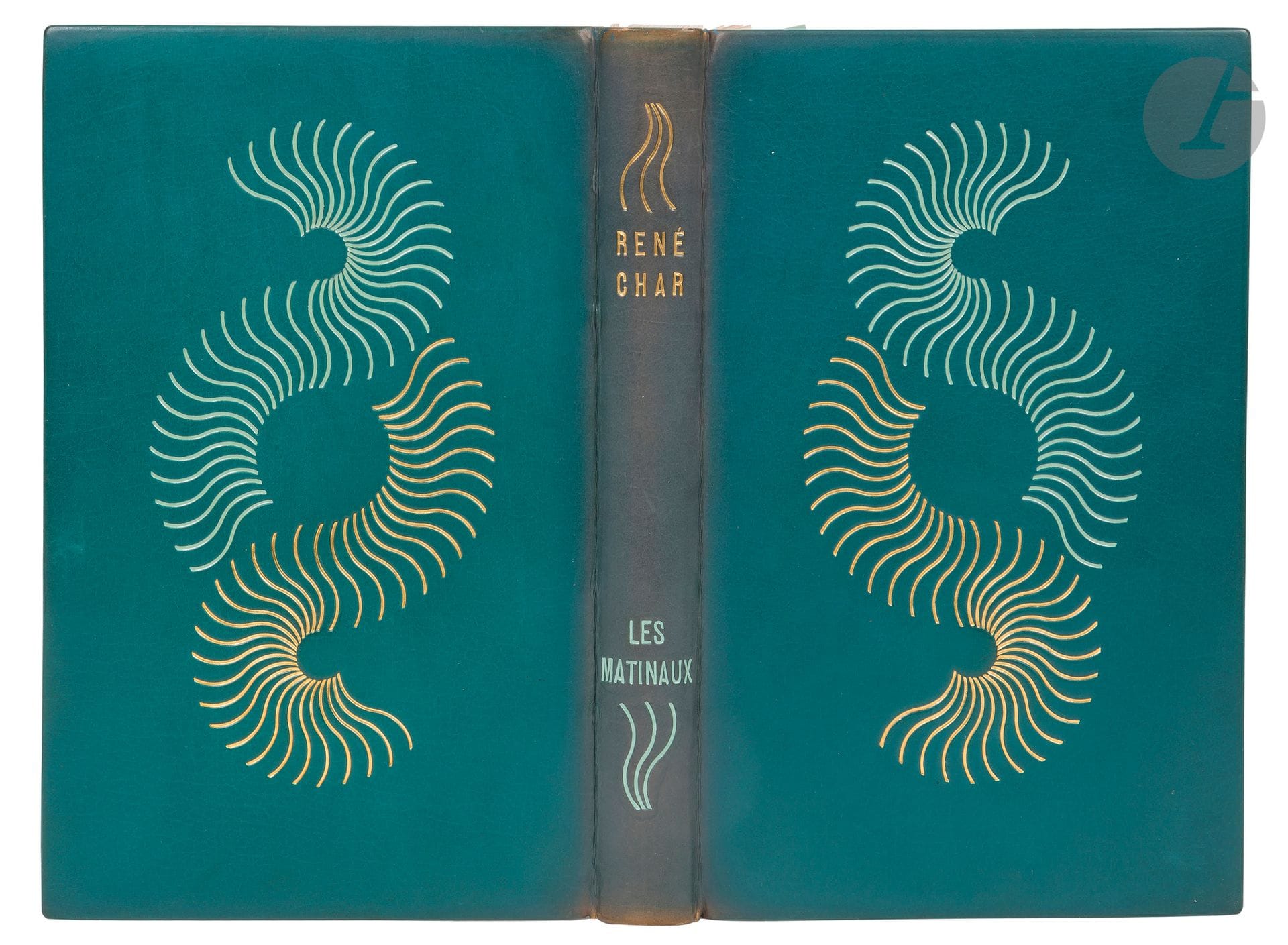 CHAR (René).
Les Matinaux. Poésie.
Paris: Gallimard, [1950]. —In-16, 184x115: 150 pp., (3 ff. dernier blanc), couverture imprimée. Box vert, plats ornés de deux motifs géométriques montés tête-bêche, composés de filets ondulés bleu-vert pour l’un et dorés pour l’autre, dos lisse orné, encadrement de box vert à l’intérieur, orné d’un filet doré, tranches dorées sur témoins, couverture et dos conservés, étui bordé (M. Fray).

Édition en partie originale de ce beau recueil poétique de René Char.
Fêtes des arbres et du chasseur avait été publié à part chez GLM en 1948, sans l’Abrégé.
Un des 28 exemplaires sur vélin de Hollande Van Gelder, second papier après 6 exemplaires sur Madagascar.
Très bel exemplaire en reliure originale de l’époque réalisée par Marguerite Fray (1900-1974).
Dos très légèrement insolé.