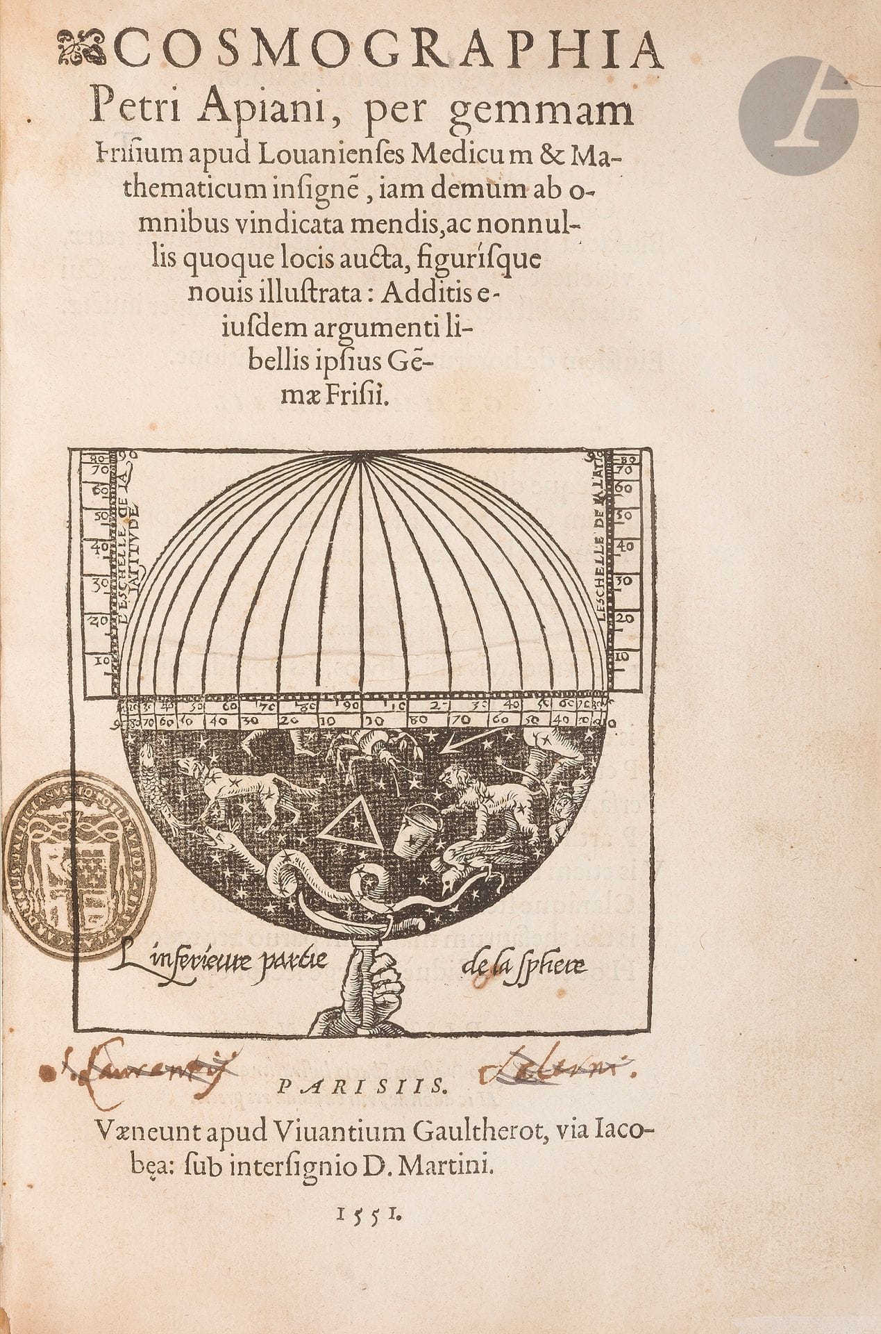 APIAN (Petrus) - GEMMA FRISIUS.
Cosmographia Petri Apiani…
Paris: Vivant Gaultherot, 1551. — In-4, 237x162: (2 ff.), 22 ff., (1 f.), ff. 23-70 mal folioté 74, 1 planche. Parchemin souple, dos lisse (reliure moderne à l’imitation).

Penrose Boies, Travel and Discovery in the Renaissance. - Sabin 1749. - Houzeau and Lancaster, 2392.
Nouvelle édition rare, la première parisienne, de l’un des textes astronomiques et géographiques les plus importants de la Renaissance, qui constitua l’une des bases de l’enseignement cosmographique au XVIe siècle.
C’est le premier travail majeur publié par l’astronome et mathématicien allemand Petrus Apian (1495-1552). Paru pour la première fois en 1524 il devint un véritable best-seller et connu plusieurs dizaines d’éditions et de traductions.
Son travail fut révisé et augmenté par le mathématicien, astronome et cartographe Gemma Frisius (1508-1555). La première édition avec les augmentations de ce dernier parut à Anvers en 1529.
«Au cours de la première moitié du XVIe siècle, l’Allemagne était le principal centre de géographie mathématique et descriptive… [L’] école allemande de géographes avait ses plus grands représentants en Peter Appian (1501-52) et Sebastian Münster (1489-1552). Apian était astronome et mathématicien; dans son Cosmographicus Liber … édité par la suite par le grand mathématicien flamand Gemma Phrysius [Frisius] sous le titre plus simple de Cosmographia, il basa toute la science sur les mathématiques et les mesures, à la suite de Ptolémée en faisant une distinction entre la géographie (l’étude de la terre dans son ensemble) et la chorographie (l’étude de zones spécifiques). Son travail peut être mieux décrit comme un manuel théorique; pendant cent ans, c’était une source standard…» (Penrose, pp. 308-9).
Il s’agit du premier ouvrage qui suggère l’utilisation de la distance lunaire pour calculer la longitude. Frisius y a apporté la première description imprimée de l’utilisation de la triangulation pour obtenir une cartographie précise sans calcul. Il a également ajouté à la boussole un cadran annulaire rotatif, créant une sorte de boussole à «variation» qui pourrait mesurer la position du soleil par son ombre de midi ou par des altitudes égales, une innovation importante pour déterminer le temps en mer.
L’édition est illustrée de plus de quarante gravures sur bois dans le texte et à pleine page, dont 4 avec volvelles (feuillets 8 verso, 11 verso, 30 recto et 57 recto), c’est-à-dire avec des éléments mobiles permettant de résoudre des problèmes de calculs astronomiques. Il manque seulement la ficelle à la figure se trouvant au verso du feuillet 9.
On trouve également dans cette édition une mappemonde dépliante qui serait de Gemma Frisius et qui fut publiée pour la première fois dans l’édition de 1544. Elle donne notamment la représentation du Nouveau Monde avec l’Amérique du Sud nommée «America» et où l’Amérique du Nord n’est représentée que par une longue bande de terre appelée «Baccalearum» c’est-à-dire «Terre des morues».
Exemplaire en reliure moderne à l’imitation. Les volvelles sont bien celles d’origine.
Restauration à l’angle intérieur de la partie supérieure des feuillets, à partir du feuillet 25, ainsi qu’à la carte. Quelques traces de mouillures claires, essentiellement aux derniers feuillets et sur la carte. Petite perforation restaurée au titre et au dernier feuillet. Importante déchirure mais sans manque à la carte dépliante. Le bas de cette dernière a été coupé, avec atteinte à la légende.
Provenance:
Cachet d’un cardinal et signature ancienne biffée sur le titre.