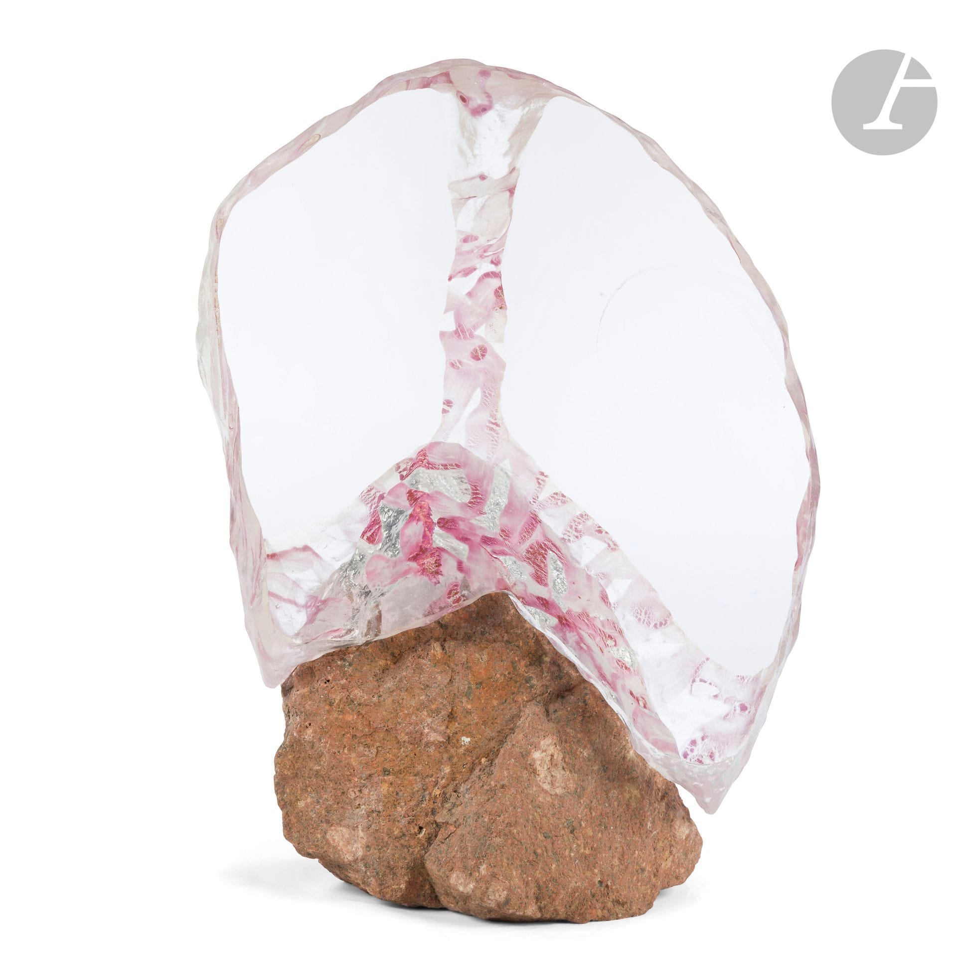 Vladimir ZBYNOVSKY (Slovakia, b. 1954)
Myriad
Sculpture in pink-colored optical glass, cut and polished, mounted on a pink granite stone. H. 39 - W. 26 cm - D. 13 cm

Provenance: Janine Bloch-Dermant Collection, Paris. 