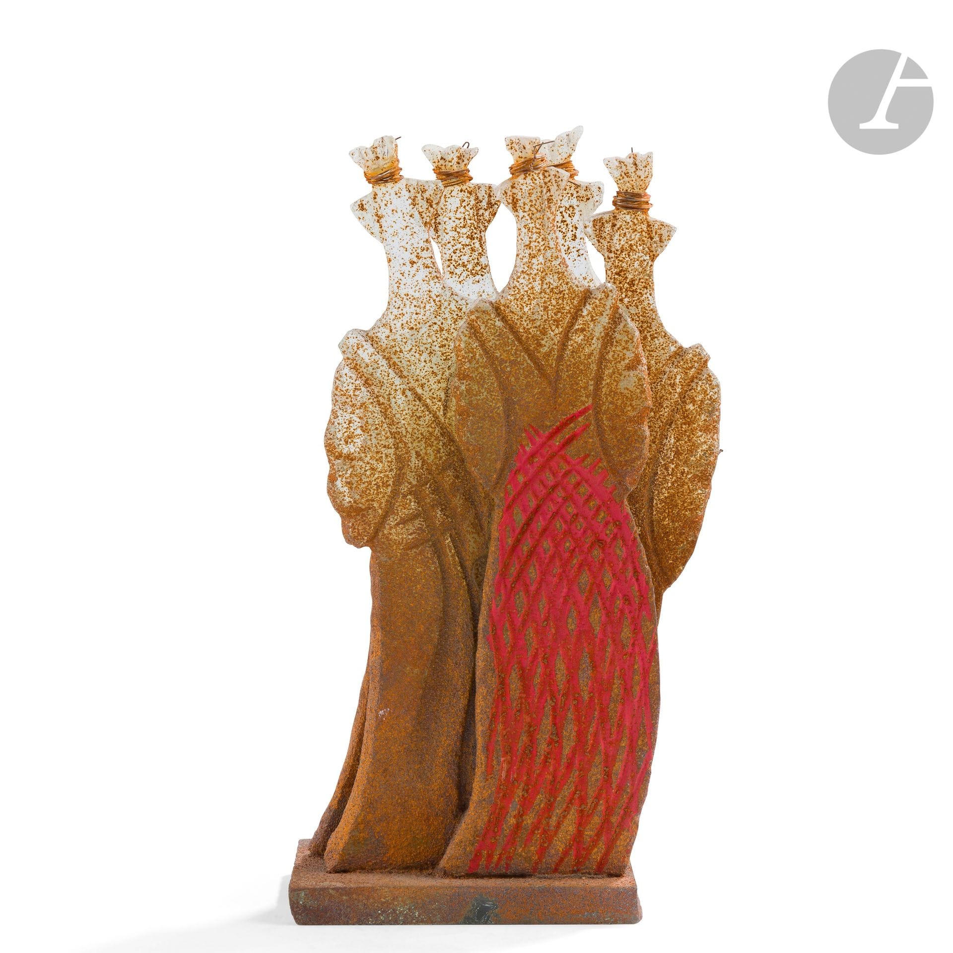 MARCOVILLE (France, b. 1939)
La Tribu, 2022
Sculpture composed of cut, sandblasted, shot-blasted, oxidized, etched and painted glass plates representing a group of five figures on a glass base. Signed and dated under the base. H. 24 cm - W. 13 cm - D. 6 cm

Provenance: Janine Bloch-Dermant Collection, Paris. 