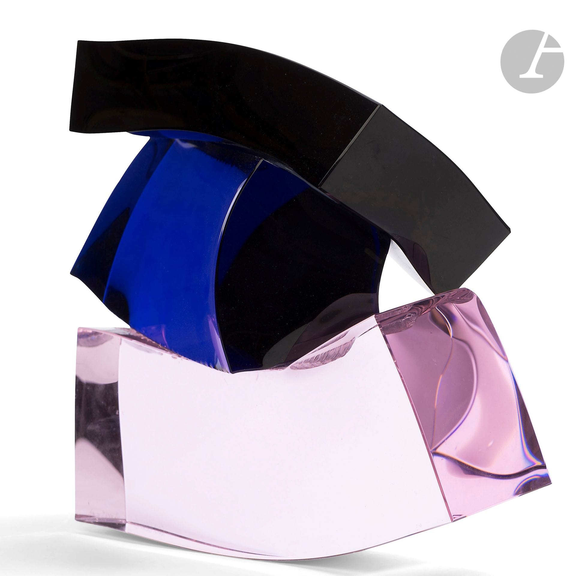Denise GEISEN (France, born 1950) 
Musicales 
Optical crystal sculpture composed of 3 superimposed rectangular blocks shaped by thermal energy, in black, blue and pink tones, representing the notes of the scale. H. 24 cm - W. 34 cm - D. 14 cm