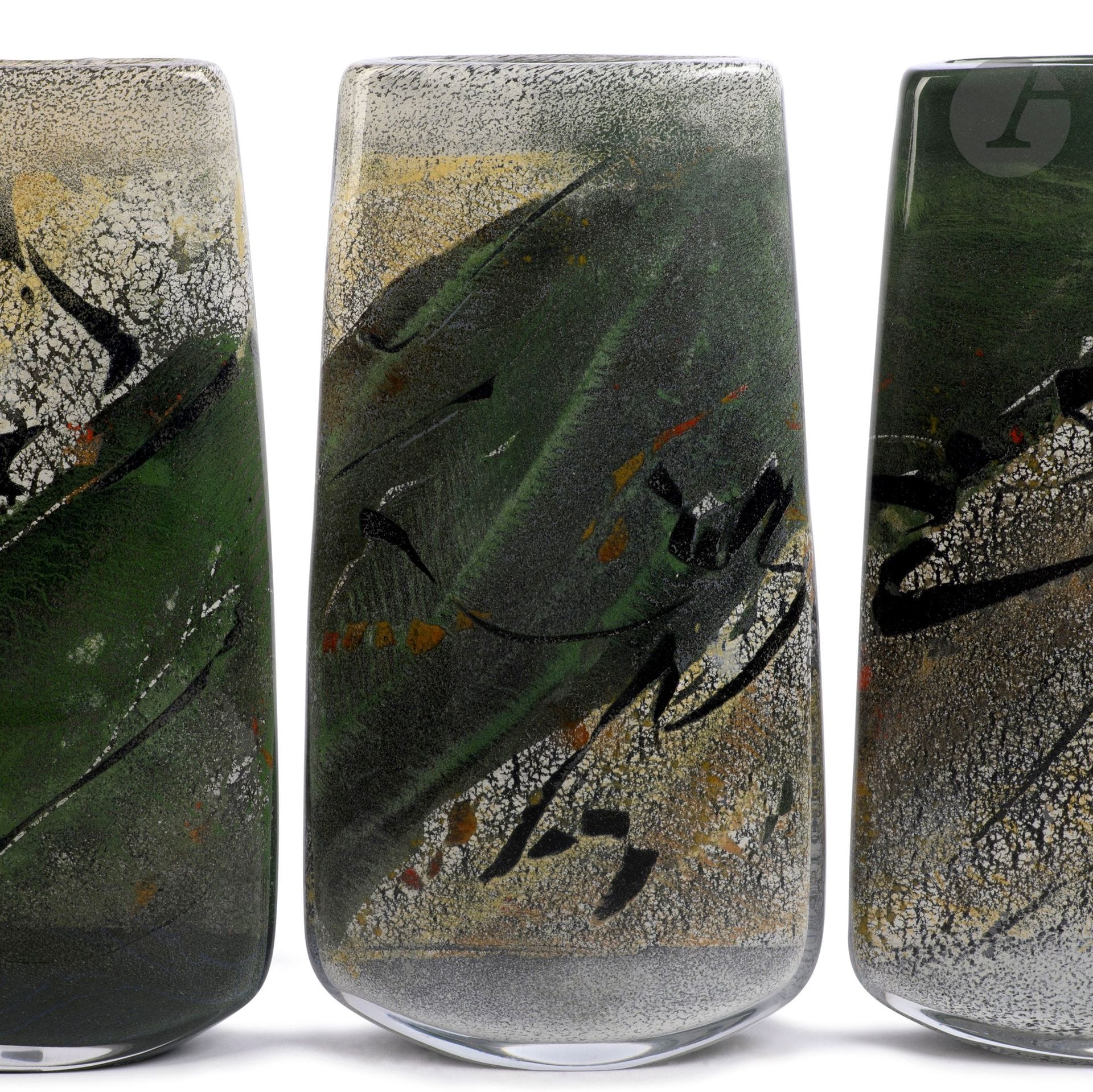 Alain and Marisa BÉGOU (France, born 1945 and 1948) 
Triptych of tall flattened rectangular blown-glass vases with grey, green, red and black Japanese 
and black. Signed and numbered 22.28.01, 02 and 03 on the base. Made in 2002. H. 57 cm - W. 31 cm - D. 10 cm 
each.