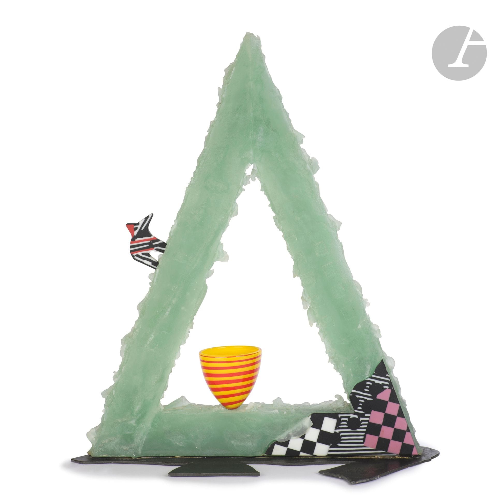 Warren LANGLEY (Australia, b. 1950)
Spirit of Venus, 1989
Triangular molded glass sculpture decorated with colored glass accessories, on a black metal base. Signed and dated on the base. H. 77 cm - W. 66 cm - D. 24 cm