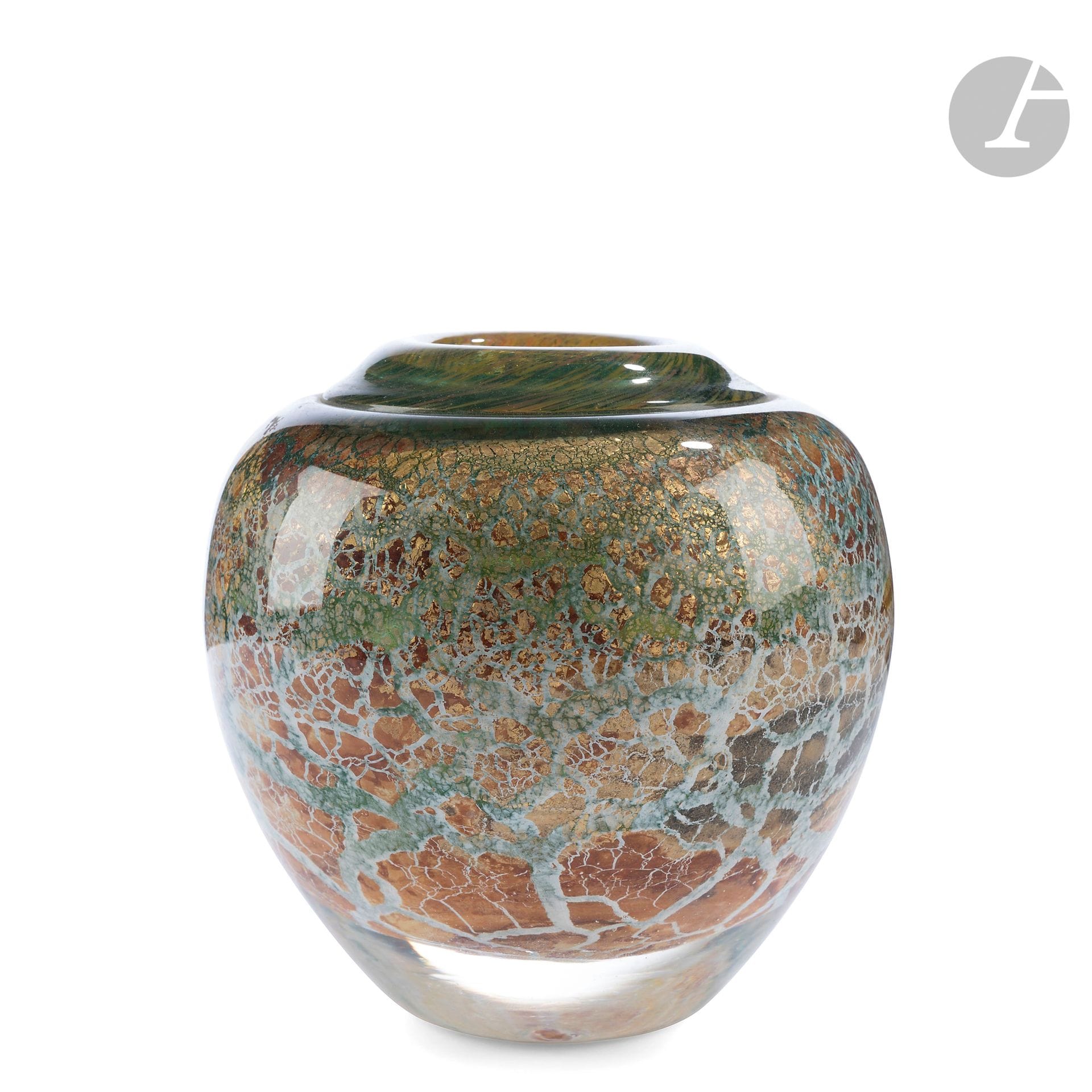 Jean-Claude NOVARO (France, 1943-2014)
Vase en verre soufflé à décor d’inclusions dorées et polychromes. Signé et daté 20-12-1985. H . 13,5 cm

Provenance : Collection Élisabeth Tauvel, Paris.