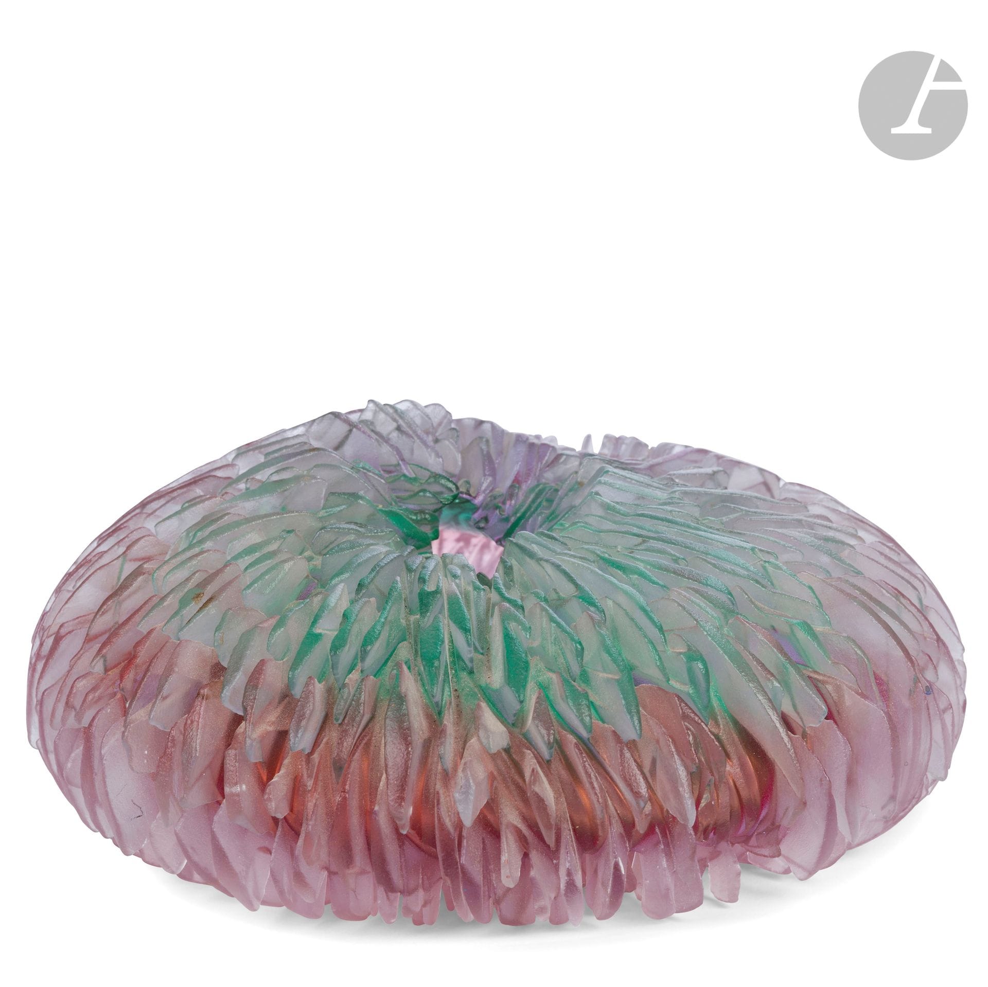 Hanneke FOKKELMAN (Pays-Bas, née en 1955)
Anémone
Sculpture en verre soufflé puis scié, sablé et poli dans les tons vert et rose. H. 11 cm - D. 25 cm

Provenance : Collection Janine Bloch-Dermant, Paris. 