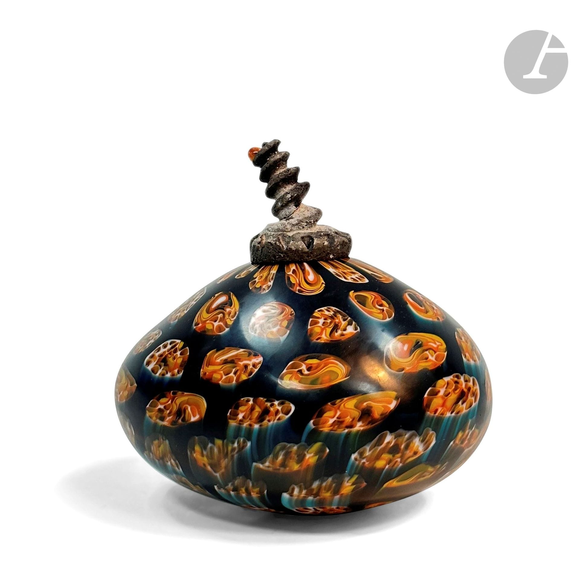 Isabelle POILPREZ (France, b. 1968) 
Blue blown glass bottle decorated with polychrome murines, ceramic stopper. Monogrammed and dated 2004 under the base. Height: 10 cm

Provenance: Janine Bloch-Dermant Collection, Paris. 