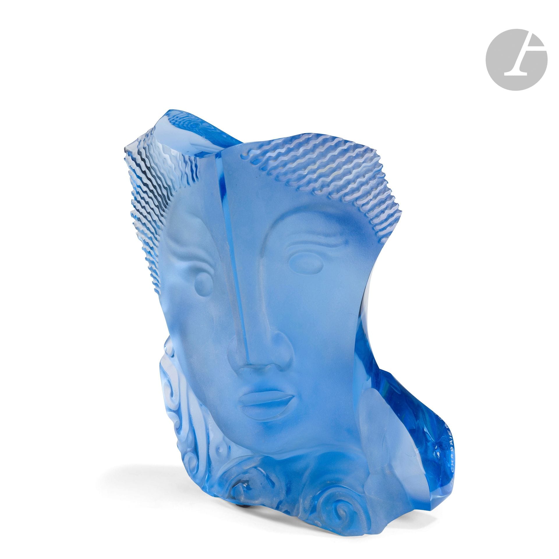 Gilles CHABRIER (France, b. 1959)
Head, 2008
Sculpture in blue Baccarat crystal, with stylized sandblasted and burin-cut decoration. Signed and dated on one side. H. 31 cm - W. 30 cm - D. 20 cm

Provenance: Collection Janine Bloch-Dermant, Paris. 