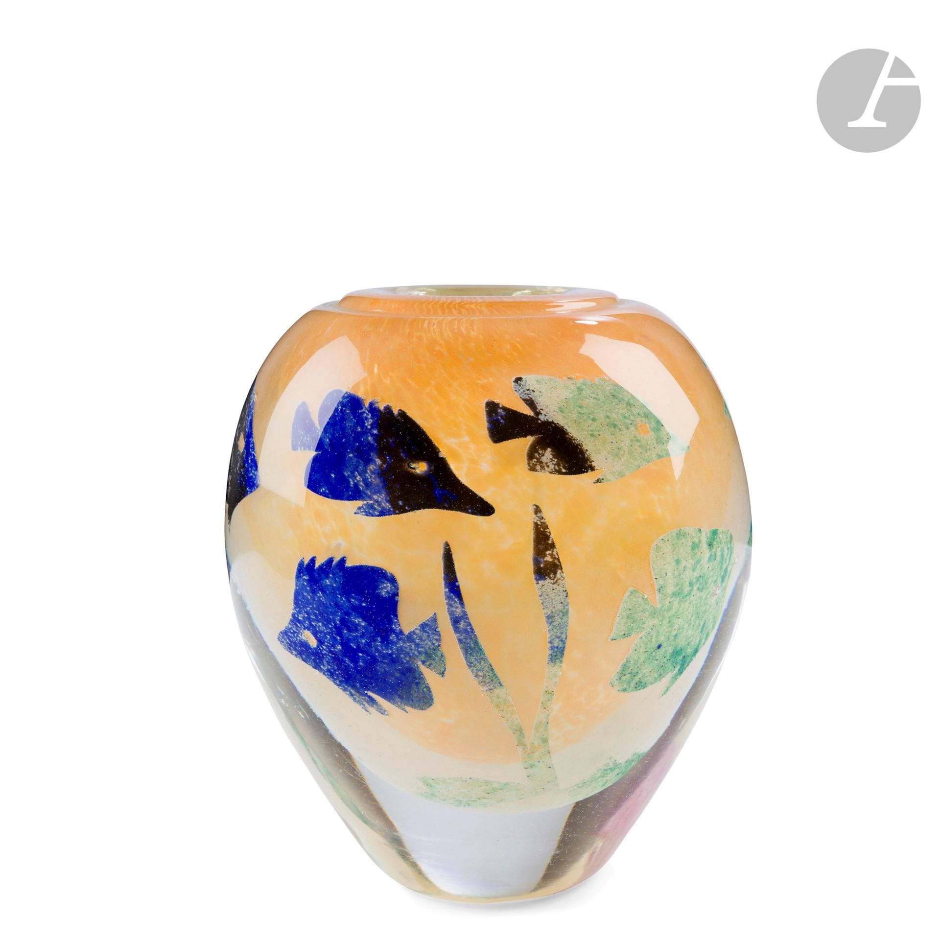 Jean-Claude NOVARO (France, 1943-2014)
Vase ovoïde en verre soufflé doublé jaune à décor de poissons turquoise, noir, rose et bleu. Signé et daté 20.01.1992 sous la base. H. 20 cm - D. 17 cm

Provenance : Collection Janine Bloch-Dermant, Paris. 