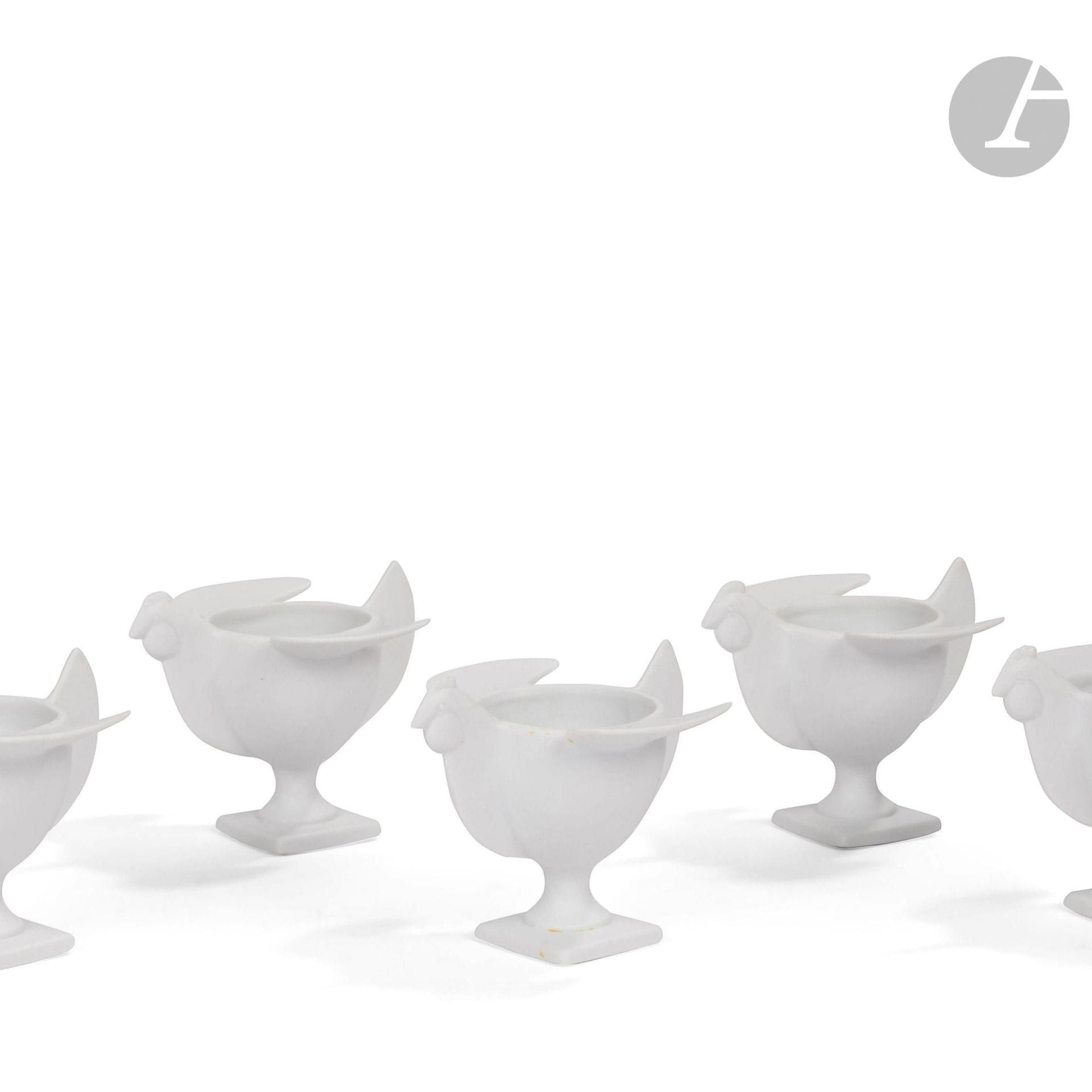 FRANÇOIS-XAVIER LALANNE (1927-2008) & PORCELAINE DE PARIS ÉDITEUR
Cocotte 
Suite de six coquetiers zoomorphes. Épreuves en biscuit de porcelaine. Chaque coquetier vendu dans son coffret d’origine. Chaque pièce marquée LALANNE et de la double épée de la Porcelaine de Paris sous la base. H. 7,5 cm