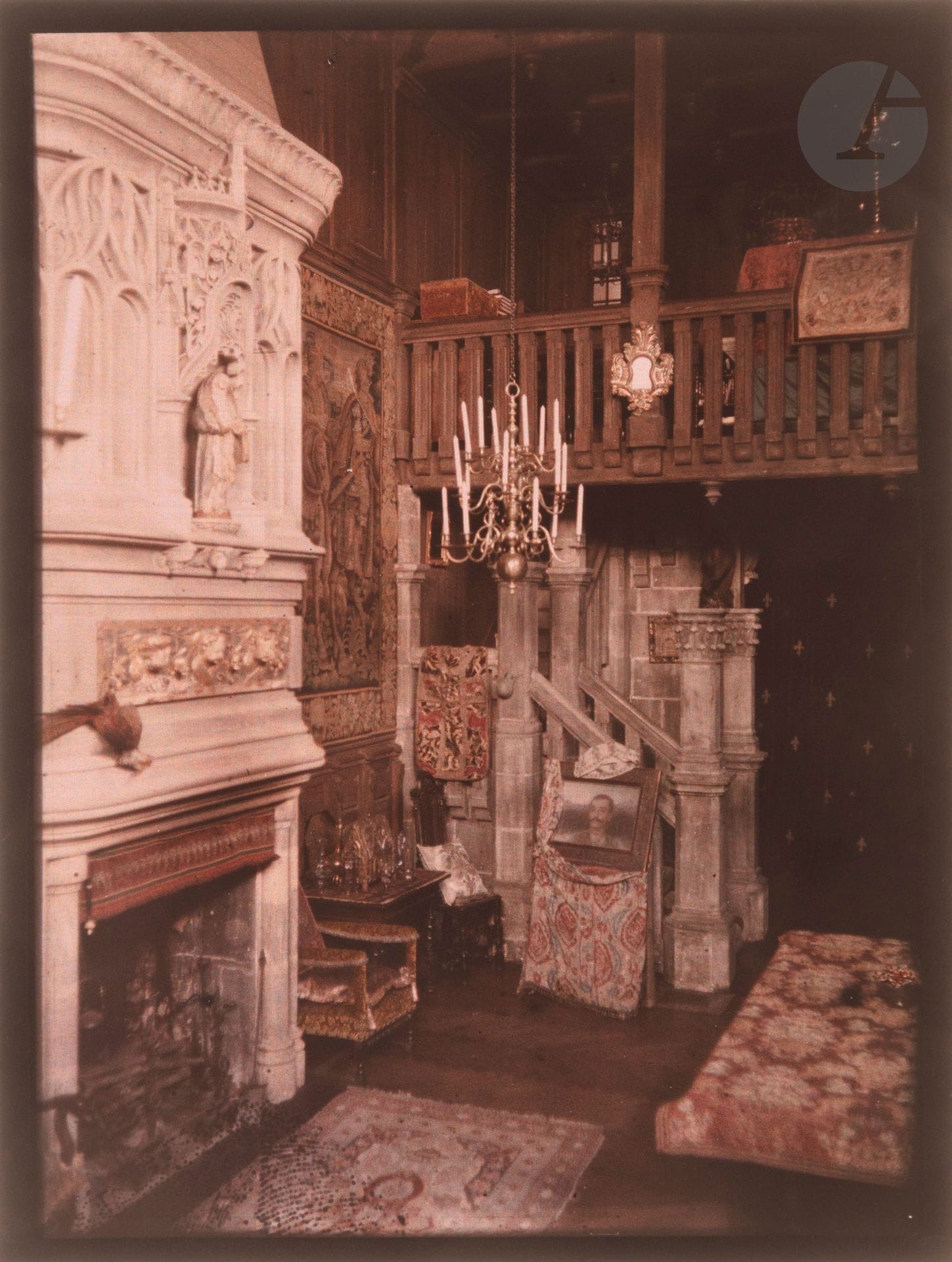 Jules Gervais-Courtellemont (1863-1931)
Maison de Pierre Loti. Rochefort, 1921.
Mosquée, Stèle d’Aziyadé. Salle gothique.
Deux (2) autochromes.
12 x 9 cm
