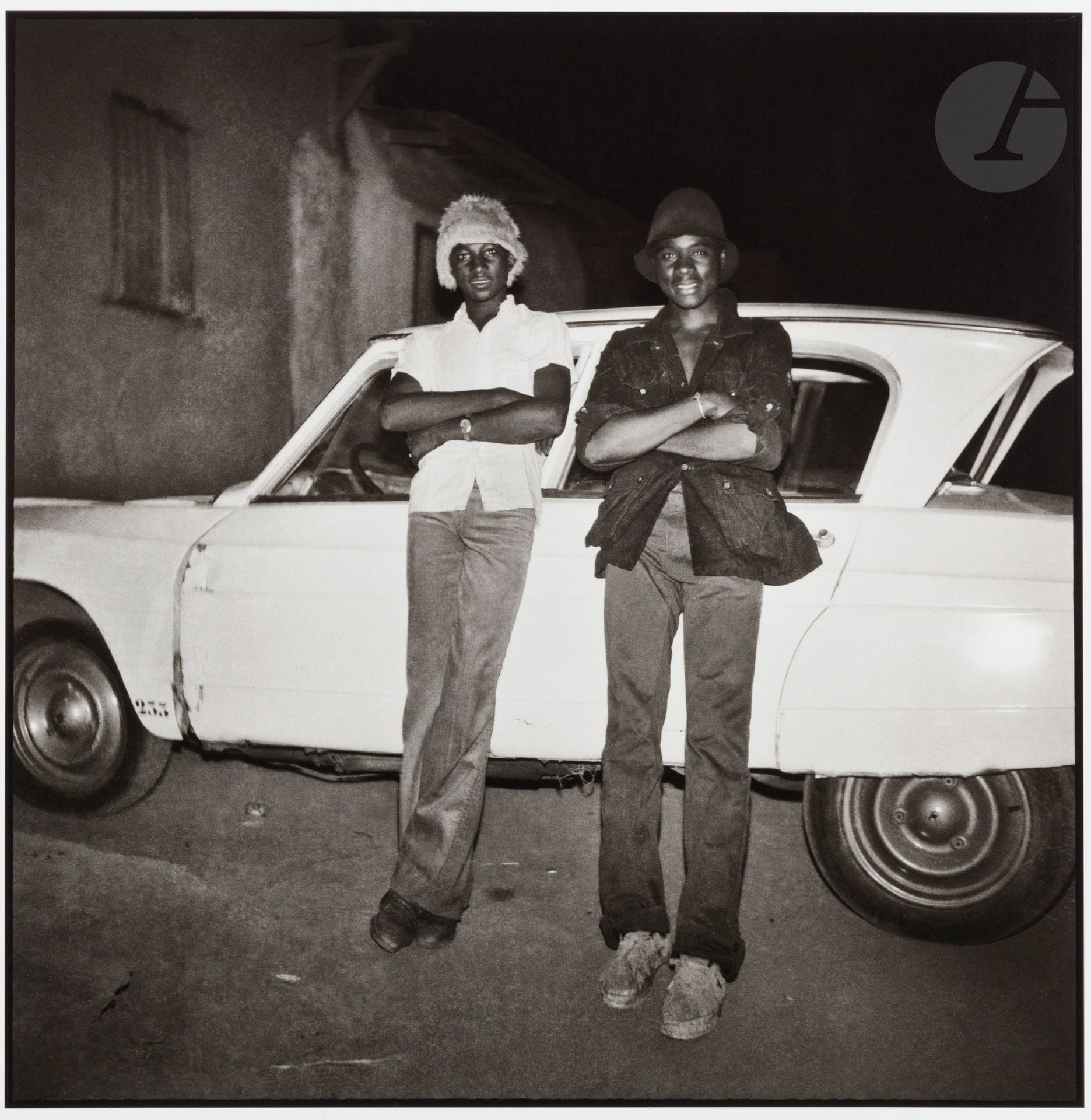 Sanlé Sory (1943)
The two friends 8. Bobo-Dioulasso. Burkina Faso, 1975. 
Pigment print (2018), signed and dated in pencil on verso. Artist's proof (AP) from an edition of 8. A certificate of authenticity accompanies the work. 
Image : 36 x 36 cm / Sheet : 50 x 40 cm

Bibliography : 
People of the Night, Stanley / Barker & David Hill Gallery, 2019.
