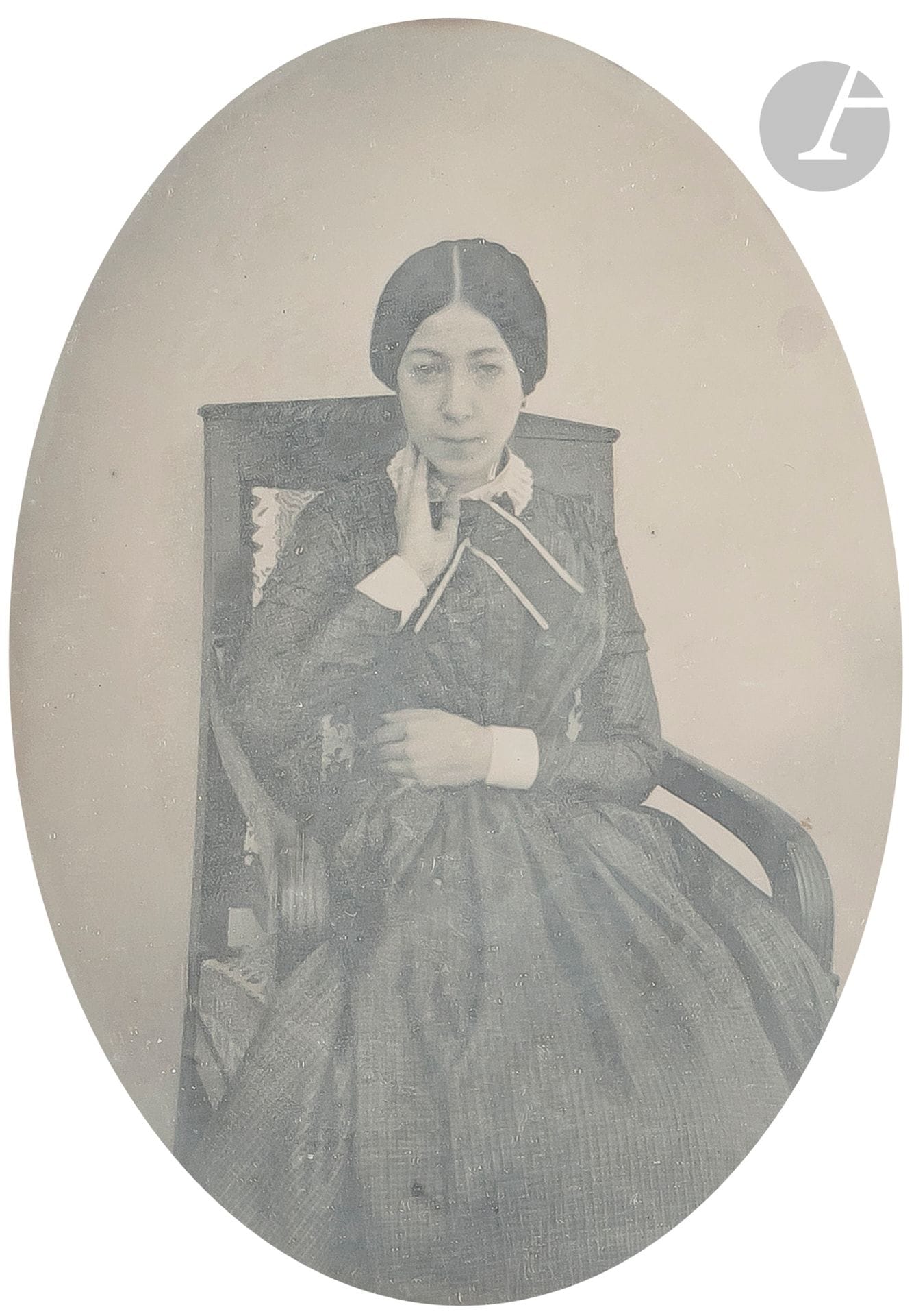 Stanislas Ratel (1824-1904)
Lucie Ratel (1832-1851), sœur du photographe. Paris, 11 septembre 1847.
Daguerréotype 1/6e de plaque dans son montage et cadre d’origine. Étiquette d’encadreur (Courouble) au verso du montage.
9,5 x 7 cm (à vue) - cadre