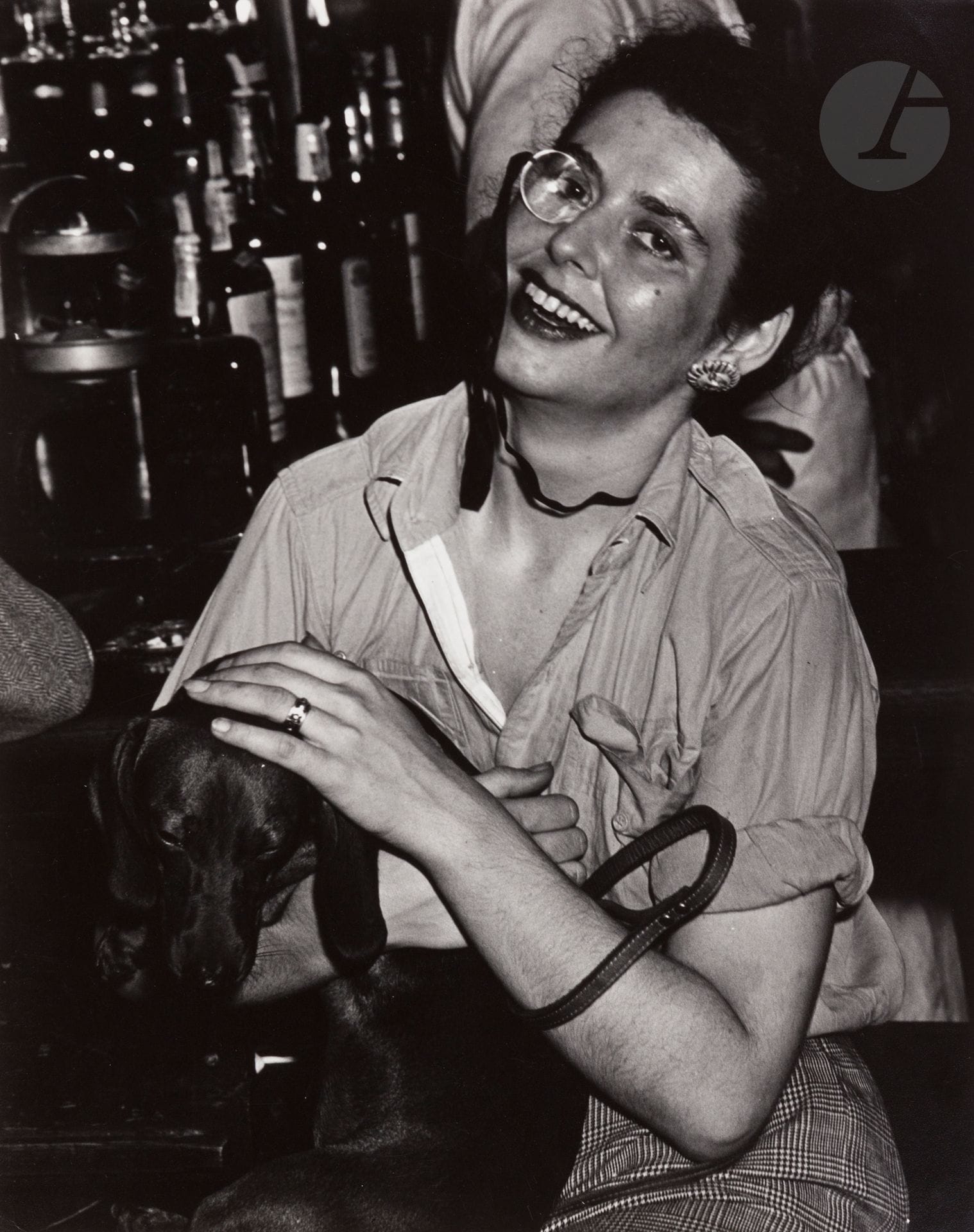 Weegee (Arthur Fellig, known as) (1899-1968)
New Year's Eve at Sammy's on the Bowery [young woman], 1943.
Silver print (c. 1950). Stamps "Credit photo by - Weegee - the Famous" and "Weegee - 451 west 47th street" on verso.
Image : 34.5 x 26.7 cm / Sheet : 35.5 x 28 cm