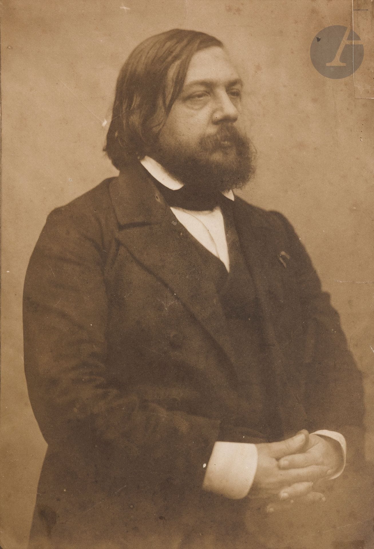 Adrien Tournachon (1825-1903)
Théophile Gautier, 1855.
Épreuve sur papier salé, d’après négatif verre au collodion sec, contrecollée sur carton. Légende manuscrite au crayon en bas à droite du montage.
26,5 x 18 cm