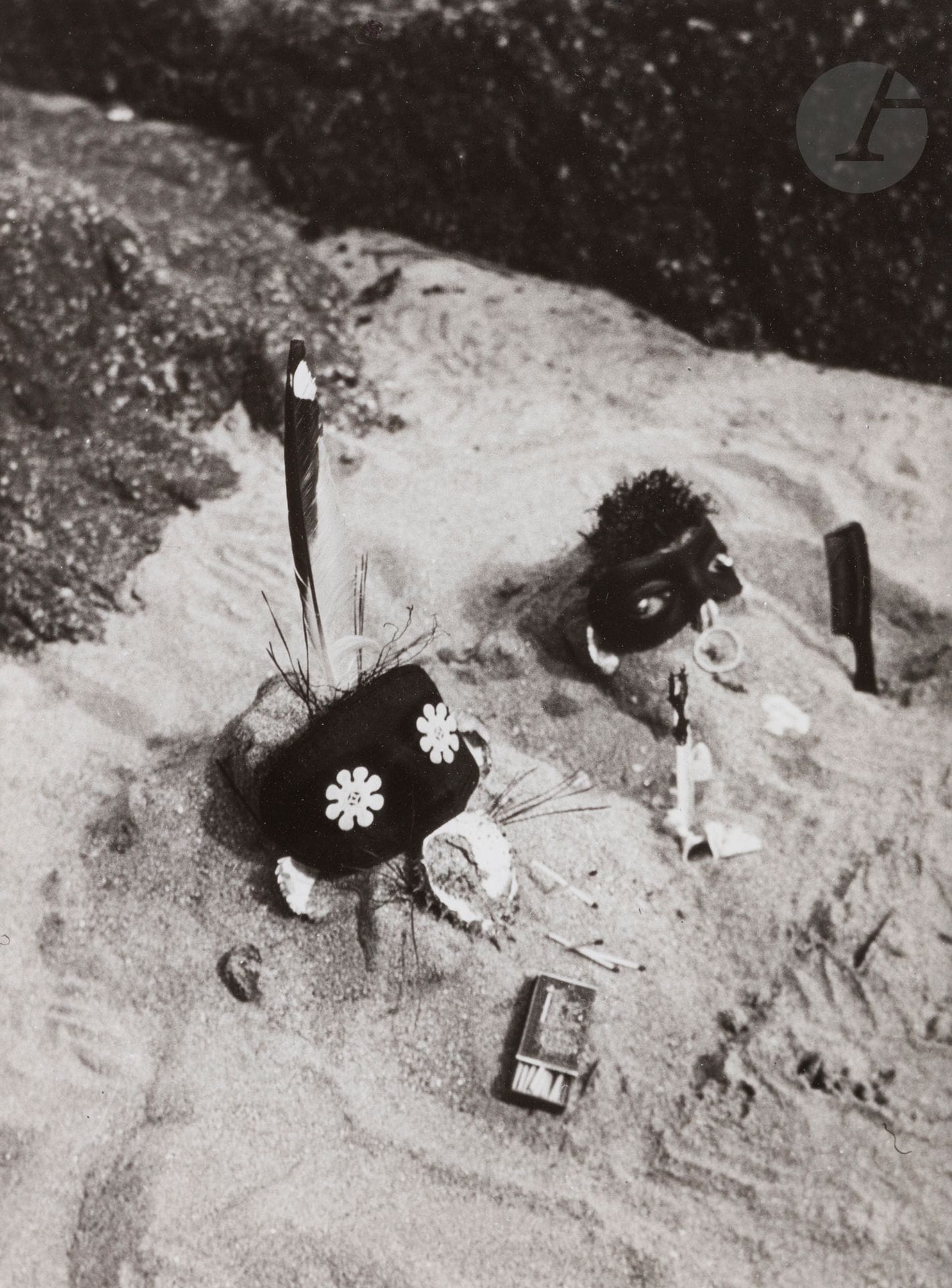 Claude Cahun (Lucy Schwob, dite) (1894-1954)
Between us, 1926-1934.
Vintage silver print. Title and handwritten annotation on verso.
Image : 22,8 x 17 cm / Sheet : 23,5 x 17,7 cm - framed

Provenance :
- Former Claude Givaudan collection, Geneva.
- Galerie Berggruen, Paris.

Exhibitions :
- Claude Cahun Photographe, 1894-1954, Musée d'Art Moderne de la Ville de Paris, June 23 - September 17, 1995.
- Claude Cahun, les mises en scène d'objets, Galerie de France, Paris (Studiolo), March - April 2013.
- The Muses of Montparnasse, Pushkin Museum, Moscow, July 15 - October 3, 2021.

Bibliography :
- Claude Cahun Photographe, Paris, Jean-Michel Place-Paris Musées, 1995, p. 148, n°126.
- Claude Cahun Bilder, Münich, Schirmer/Mosel, 1997, p. 124.
