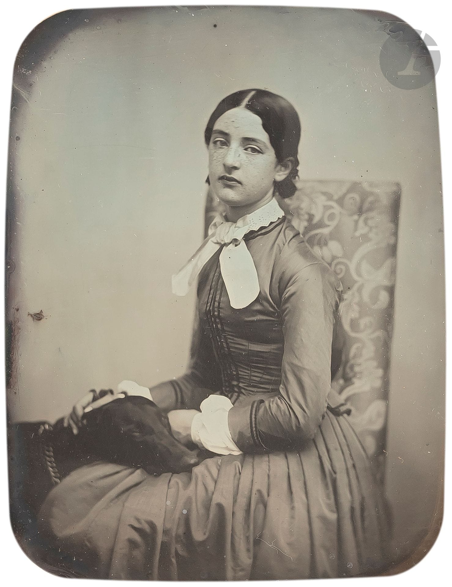 Daguerréotypiste non identifié
Jeune fille et son chien, c. 1850.
Daguerréotype 1/4 de plaque dans son montage d’origine.
11,5 x 9 cm (à vue)