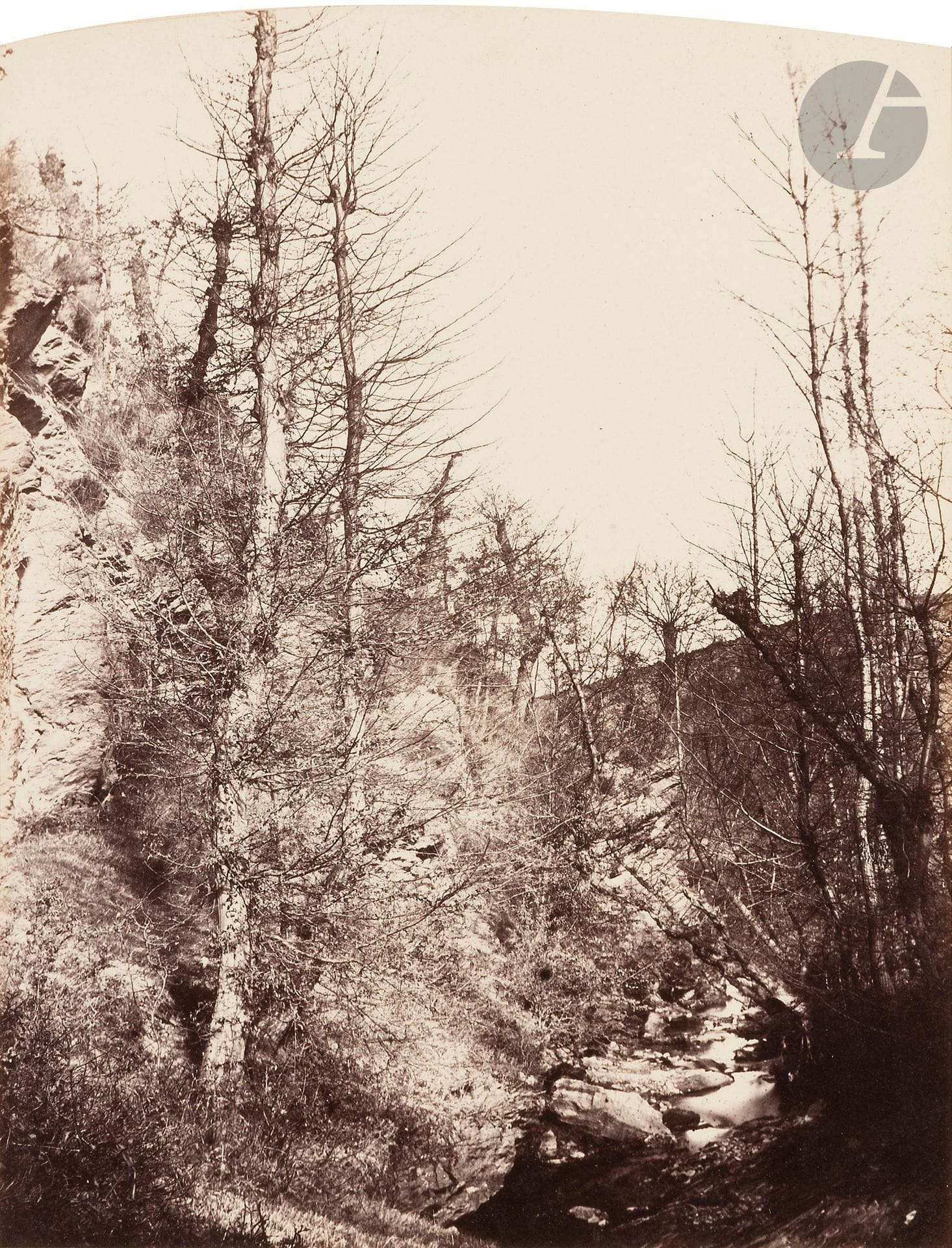 Félix Thiollier (1842-1914)
Sites de la Loire, c. 1860-1870.
Onzion. Le Ban.
Deux (2) épreuves sur papier albuminé, contrecollées sur cartons. Titres manuscrits sur les montages en bas.
21 x 16 cm