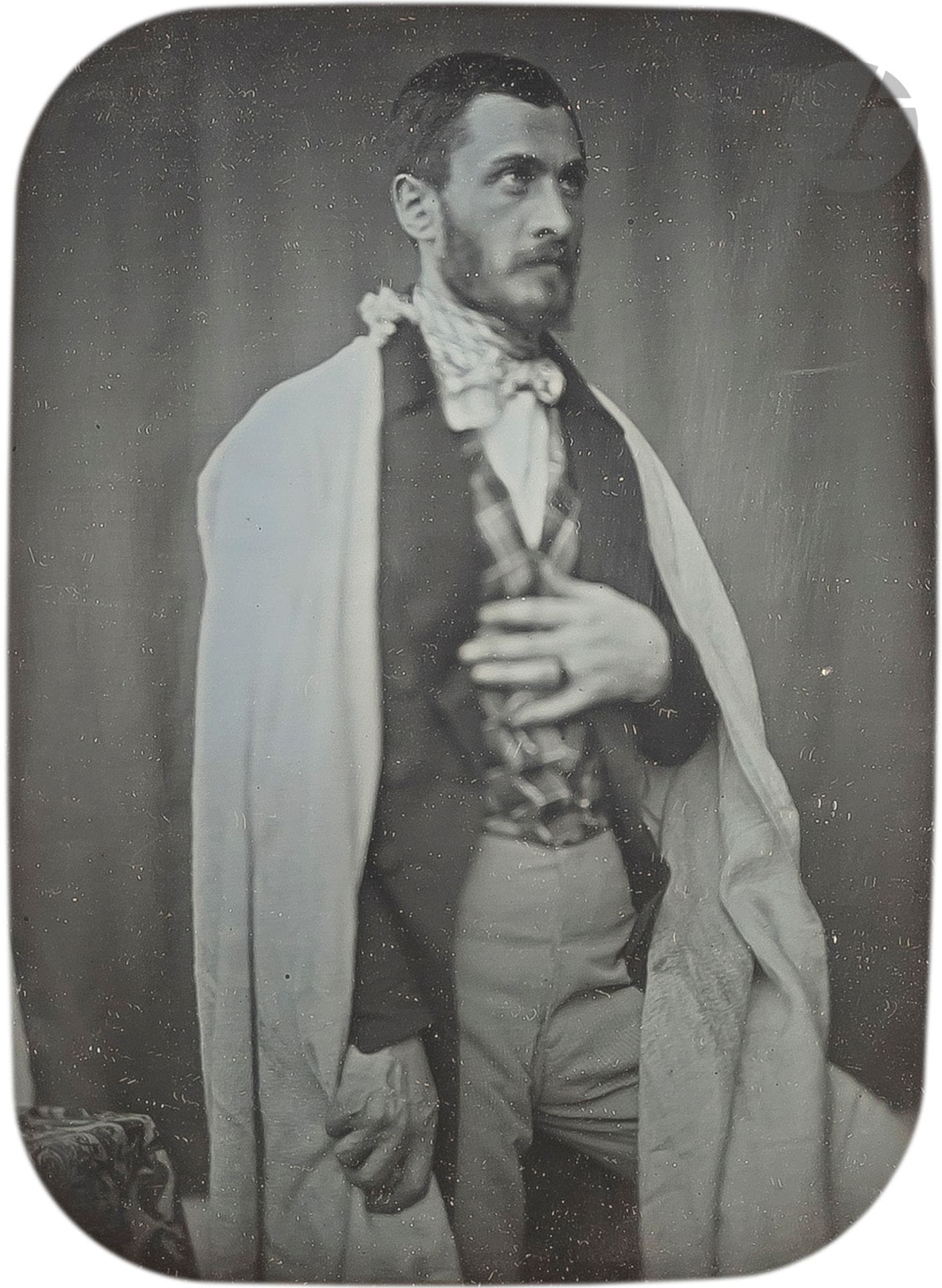 Jean-Baptiste Sabatier-Blot (1801-1881)
Portrait d’homme, c. 1845.
Daguerréotype 1/4 de plaque dans son montage d’origine. Signature et adresse du photographe à l’encre sur le montage en bas à droite.
9 x 7 cm (à vue)