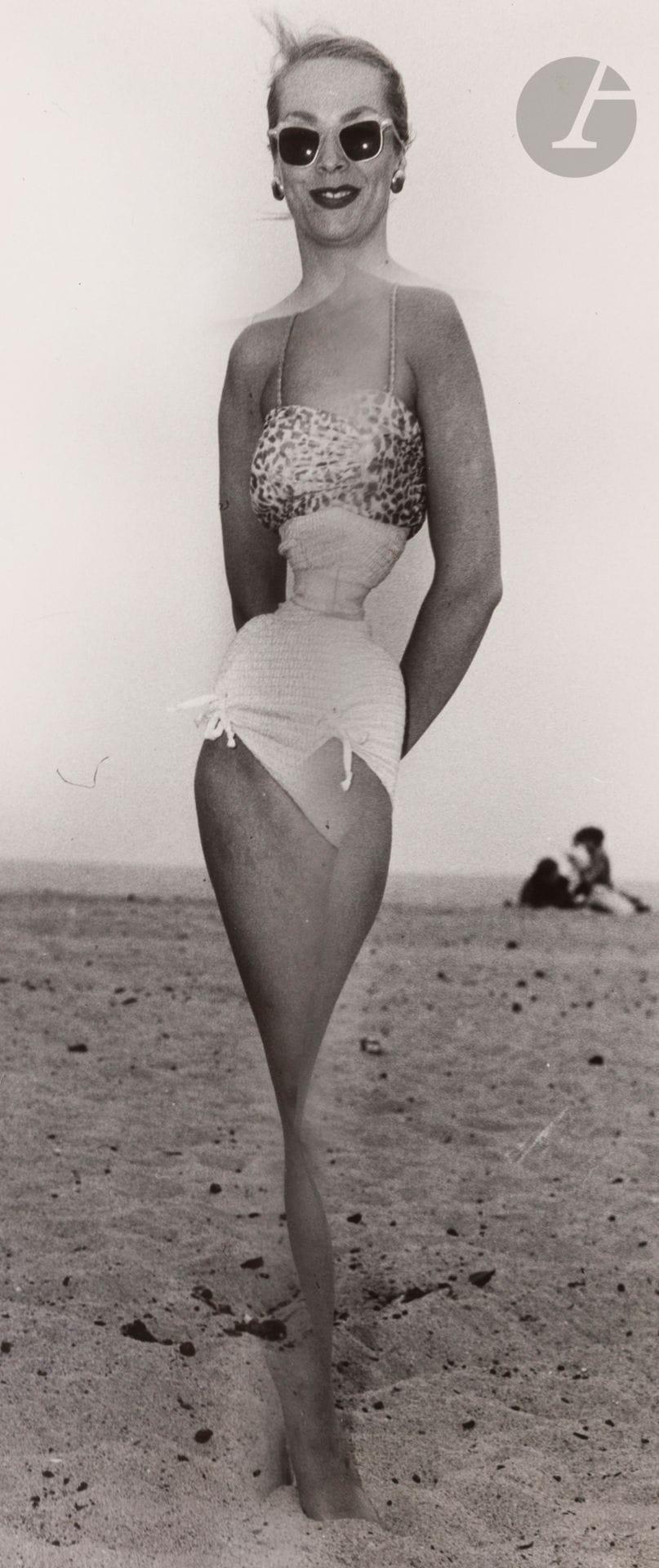 Weegee (Arthur Fellig) (1899-1968)
Distortion. Woman on the Beach, c. 1955.
Vintage silver print. Stamped "Credit Photo by - Weegee" on verso.
Image : 24,6 x 11 cm / Sheet : 25,5 x 20,6 cm