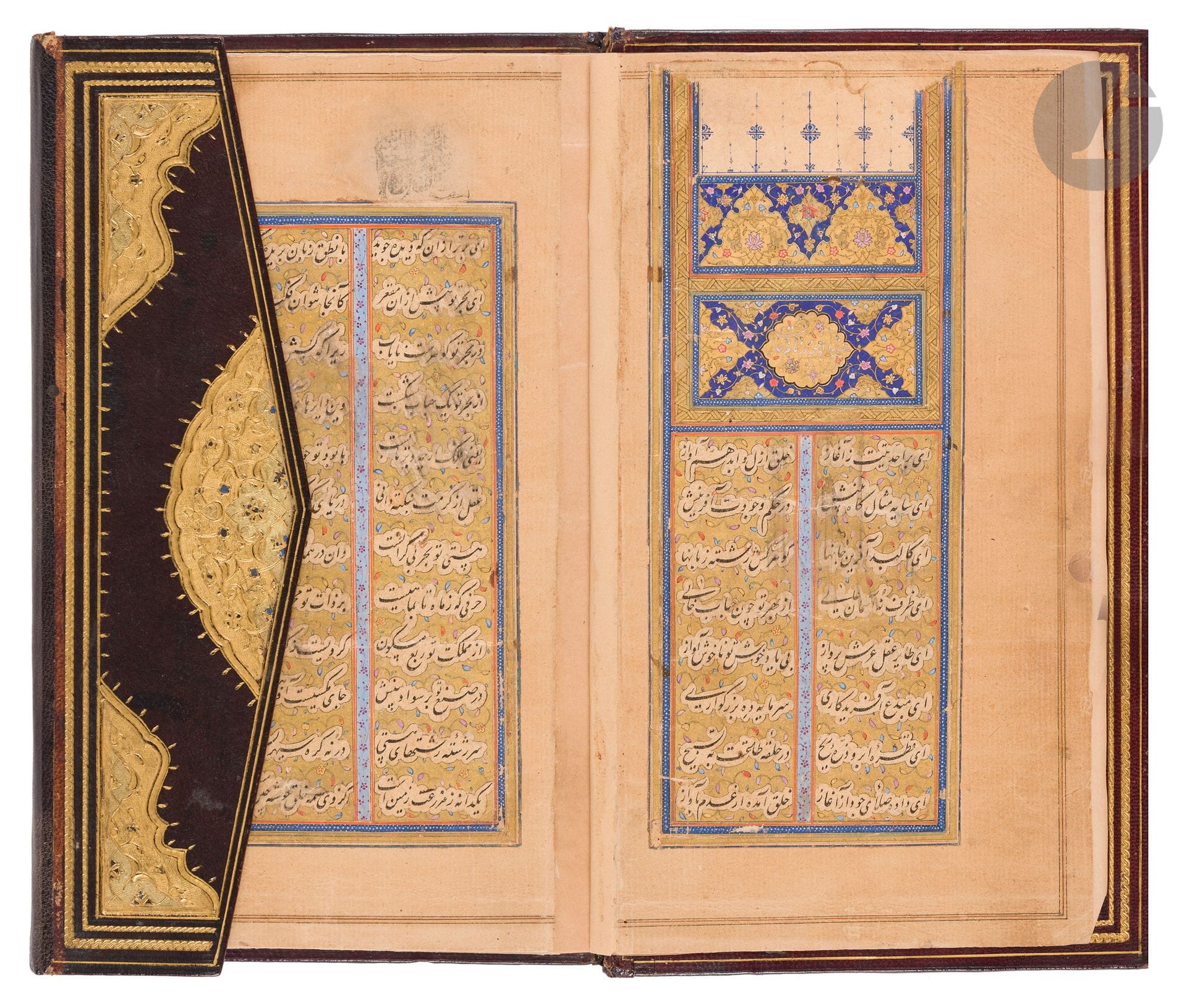 Maktabi Shirazi (m. 1510), Leyli va Majnun, Iran safavide, daté Jumada II 1030 H / avril 1621
Manuscrit sur papier poudré d’or de 12 lignes de texte par page sur deux colonnes, en persan nasta’liq à l’encre noire, les titres de sections à l’or ou en lettres blanches sur fond d’or. Frontispice en double-page enluminé à l’or et en polychromie, un sarlow en deux cartouches garnis de lambrequins et de médaillons, suivi du texte en réserve sur fond d’or agrémenté de fleurettes polychromes. Titres et fins de sections enluminés à l’or et en polychromie. Au cœur du manuscrit, deux peintures à l’or et à la gouache mettant en scène Majnun dans le désert d’une part, au sanctuaire de la Ka’aba d’autre part. Colophon final donnant la date de Jumada II 1030 H / avril 1621 et le nom du copiste (illisible). Quelques lignes manuscrites ajoutées postérieurement et nombreux cachets dont deux d’inspection datés 1921. Reliure à rabat en maroquin grenat à décor estampé de médaillons à appendices garnis de rinceaux floraux rehaussés de deux ors.
23,4 x 14 cm
Restaurations, repeints, principalement sur les titres de sections, des pages remarginées, taches, mouillures, sauts de polychromie et de dorure, quelques trous et déchirures.

A Safavid Manuscript of Leyli va Majnun by Maktabi Shirazi, Iran, dated